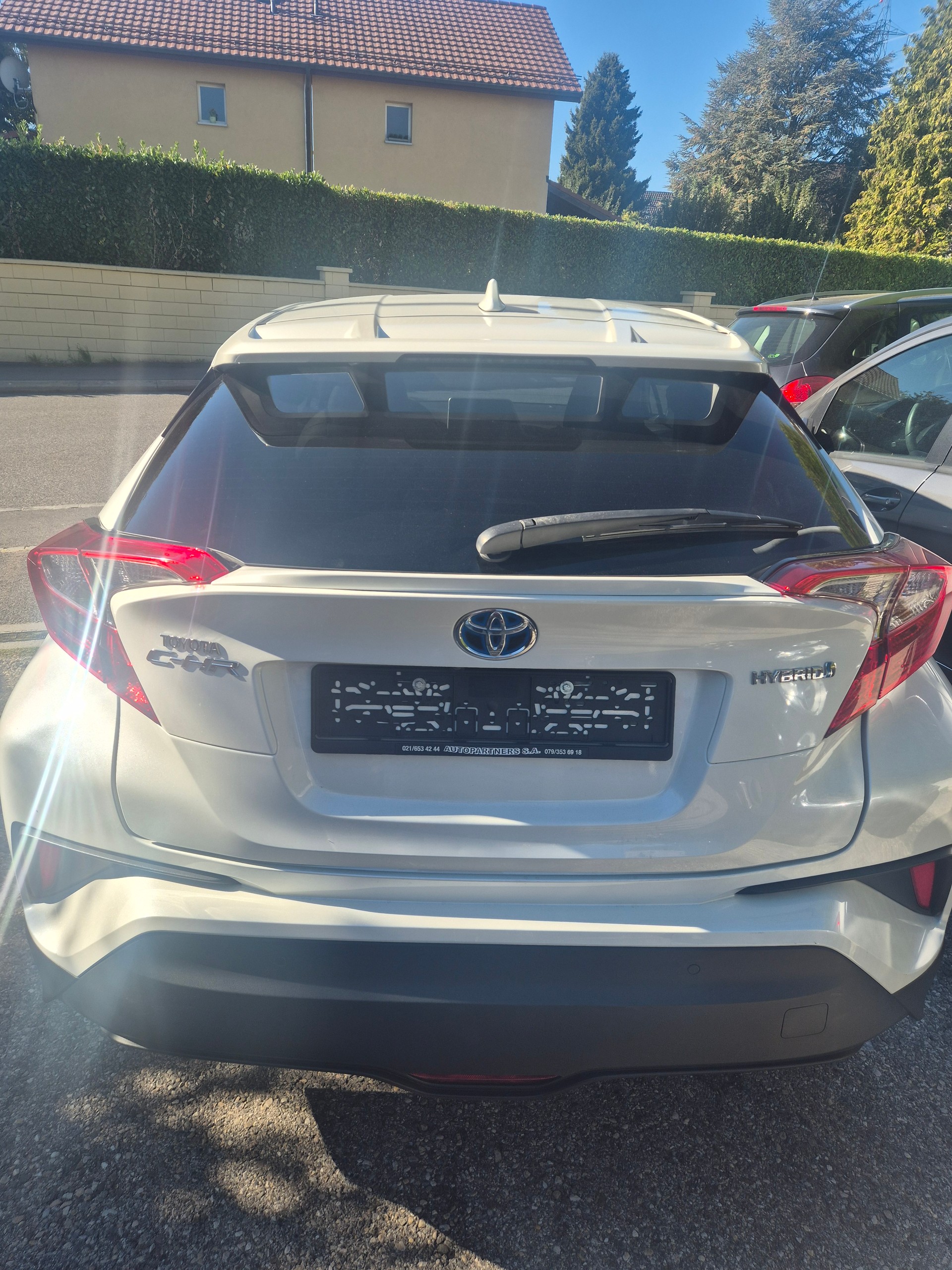 TOYOTA C-HR 1.8 HSD Comfort CVT-image-2
