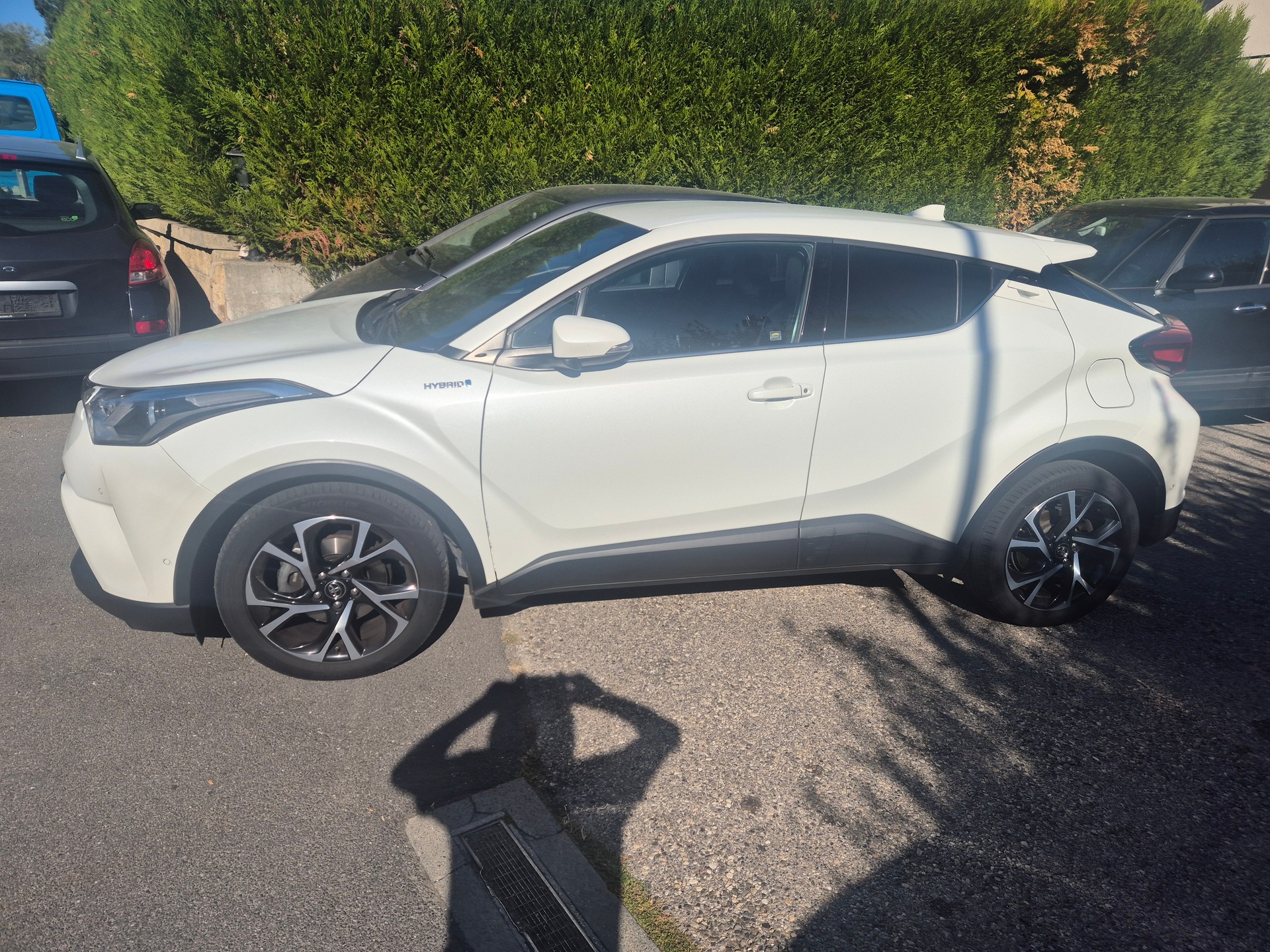 TOYOTA C-HR 1.8 HSD Comfort CVT-image-1