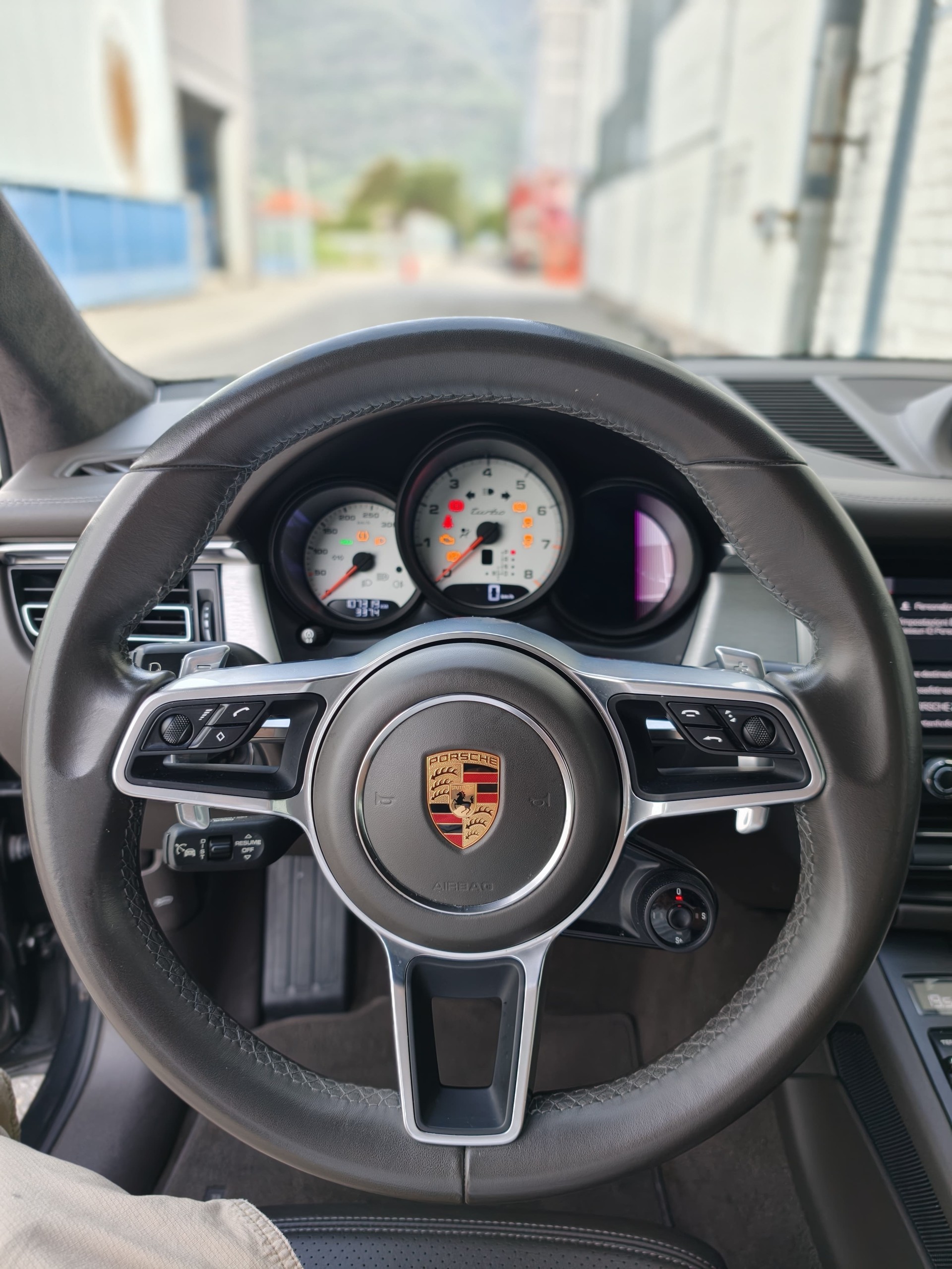 PORSCHE Macan Turbo PDK-image-10