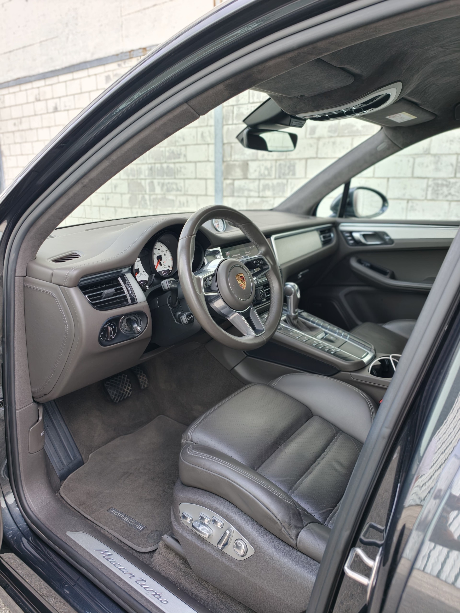 PORSCHE Macan Turbo PDK-image-7