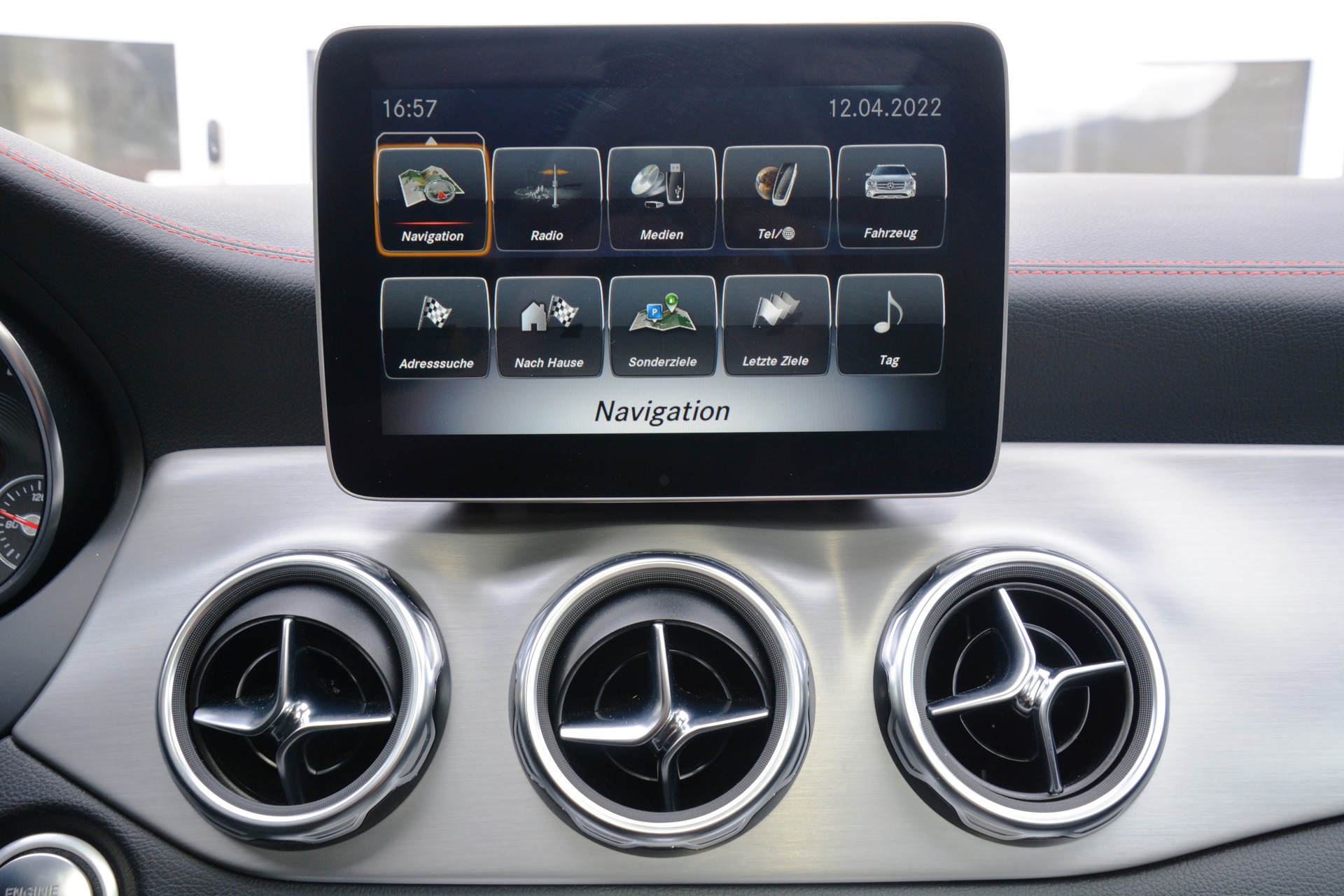 MERCEDES-BENZ GLA 250 AMG Line 4Matic 7G-DCT-image-7