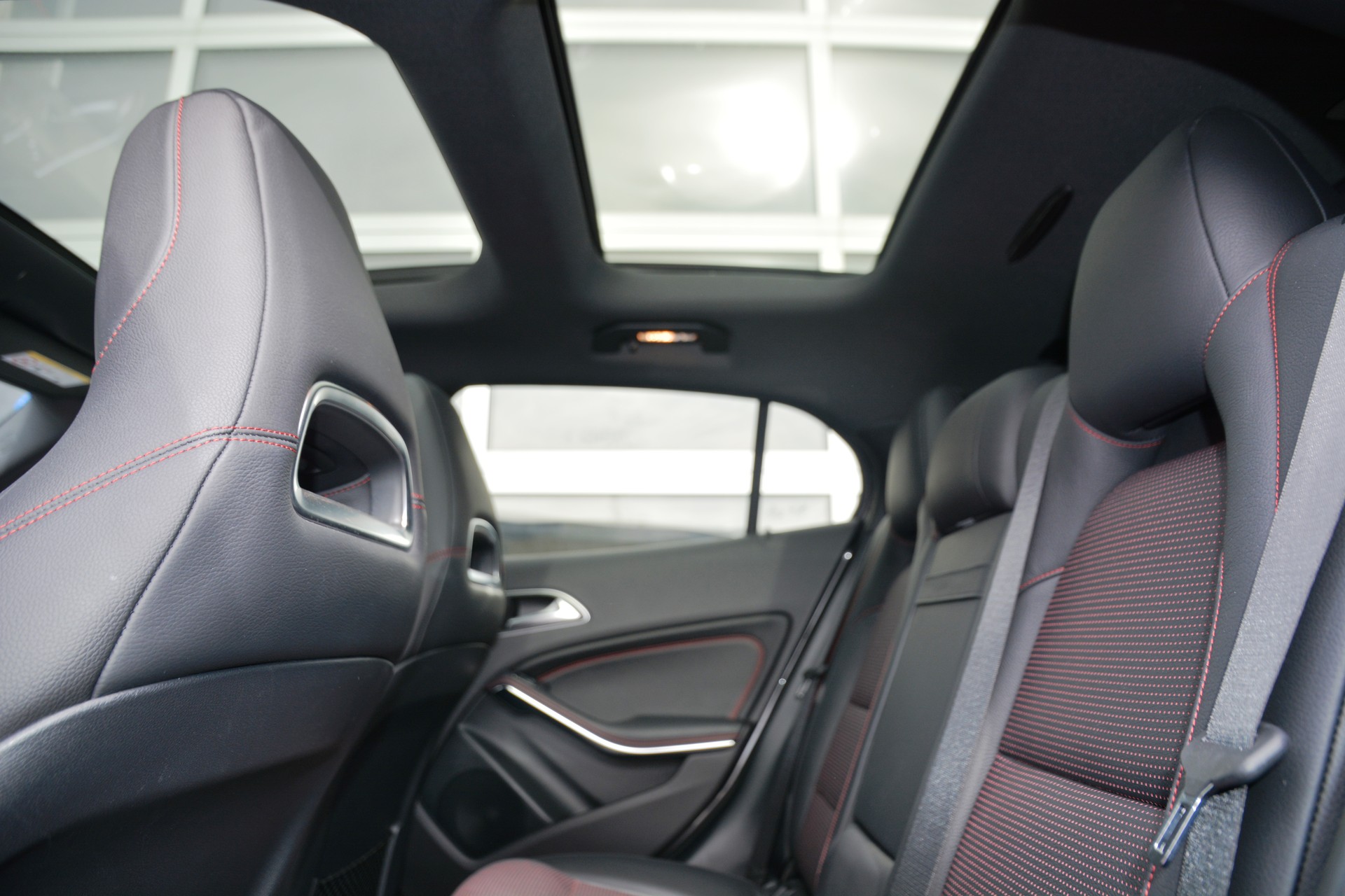 MERCEDES-BENZ GLA 250 AMG Line 4Matic 7G-DCT-image-15