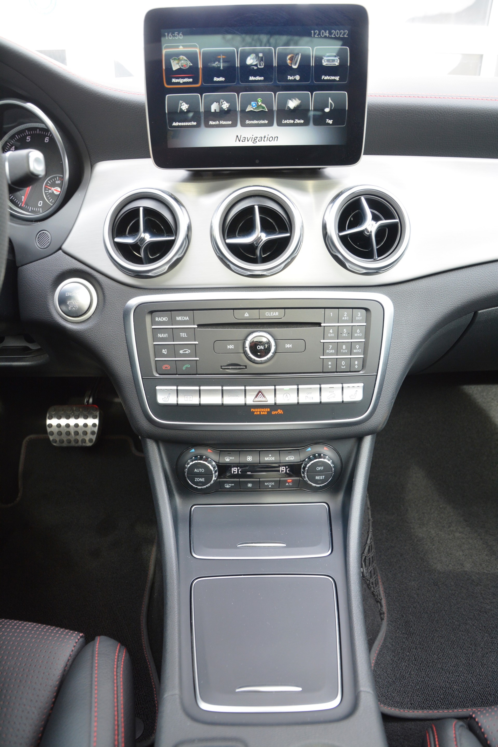 MERCEDES-BENZ GLA 250 AMG Line 4Matic 7G-DCT-image-5