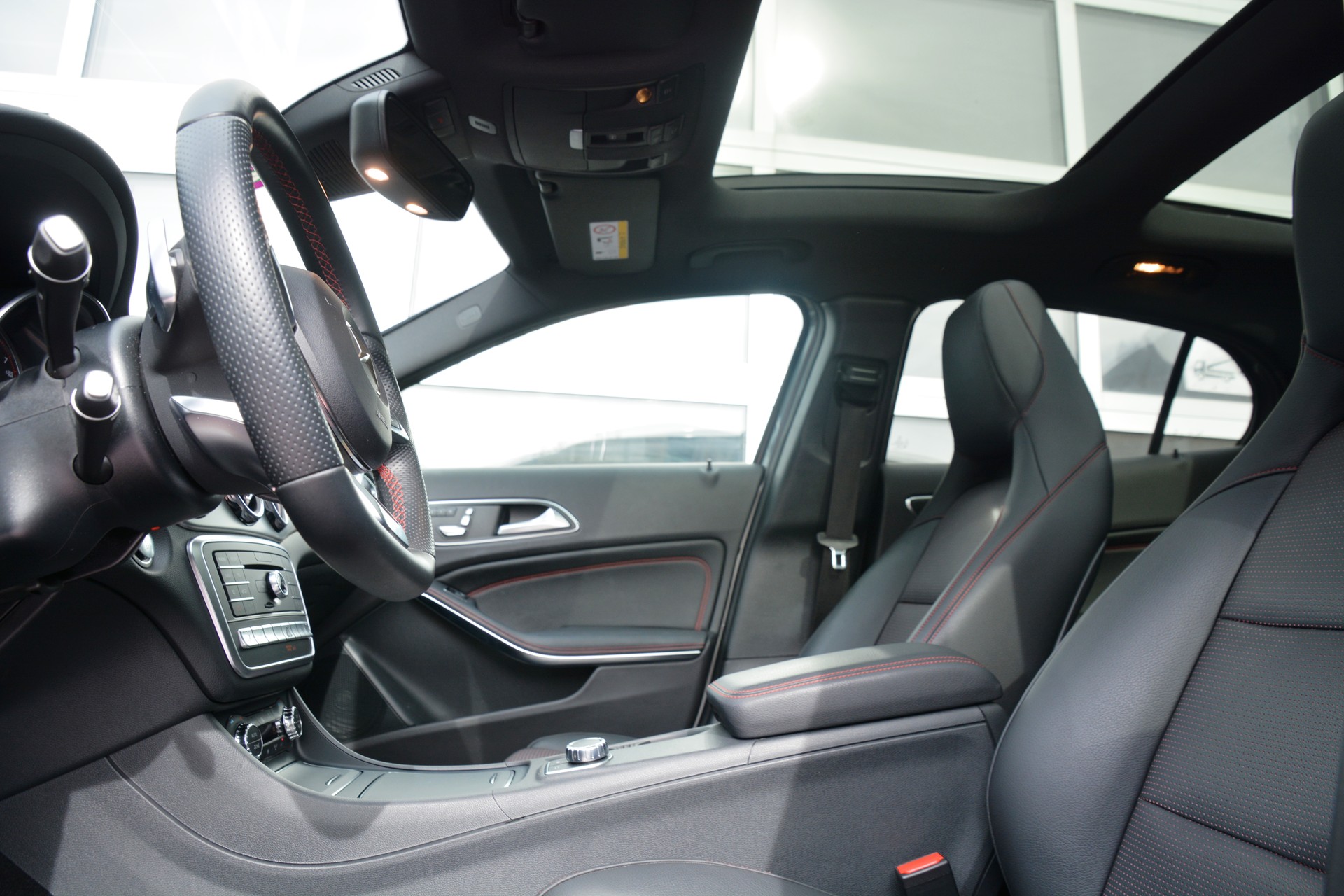 MERCEDES-BENZ GLA 250 AMG Line 4Matic 7G-DCT-image-14
