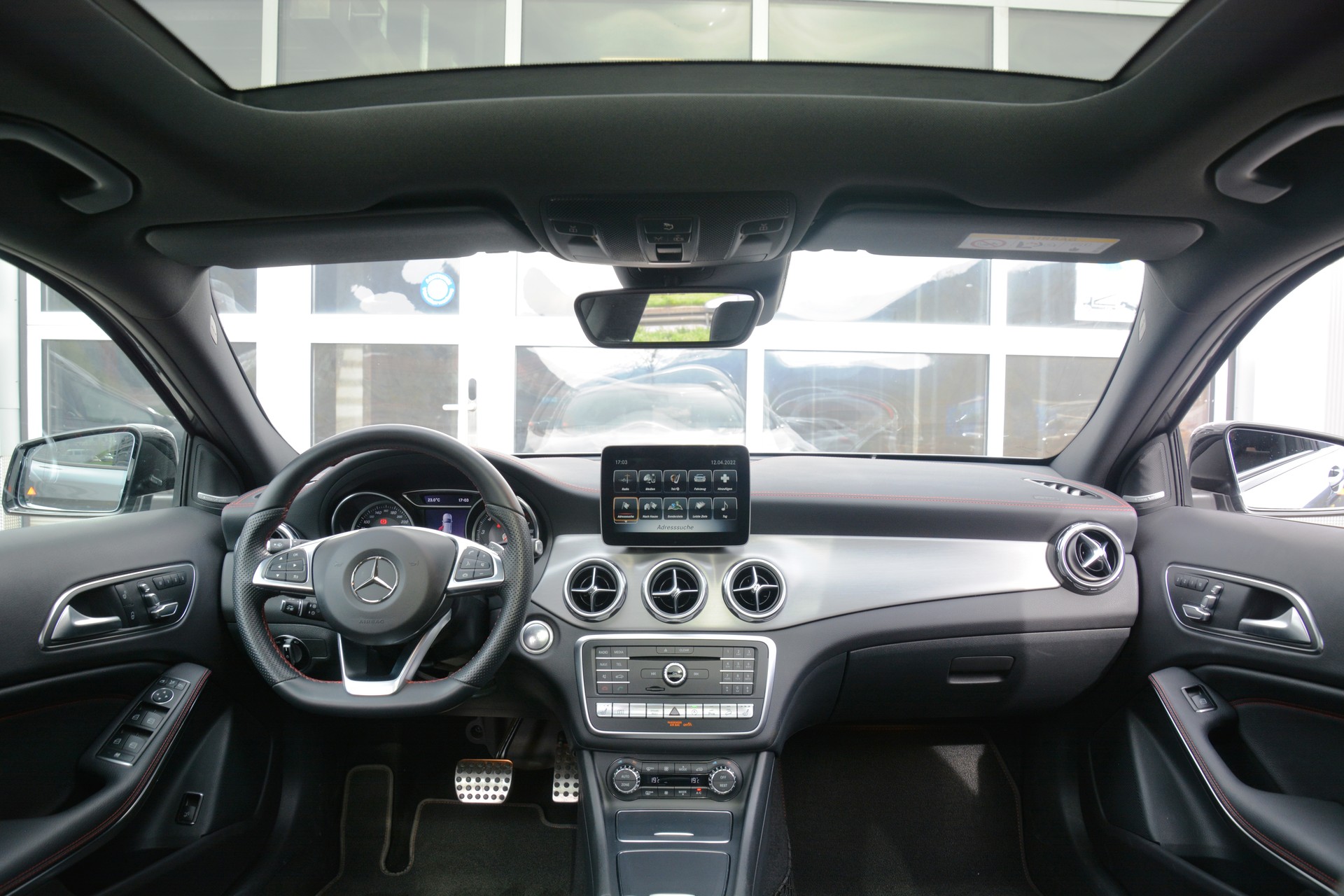 MERCEDES-BENZ GLA 250 AMG Line 4Matic 7G-DCT-image-4