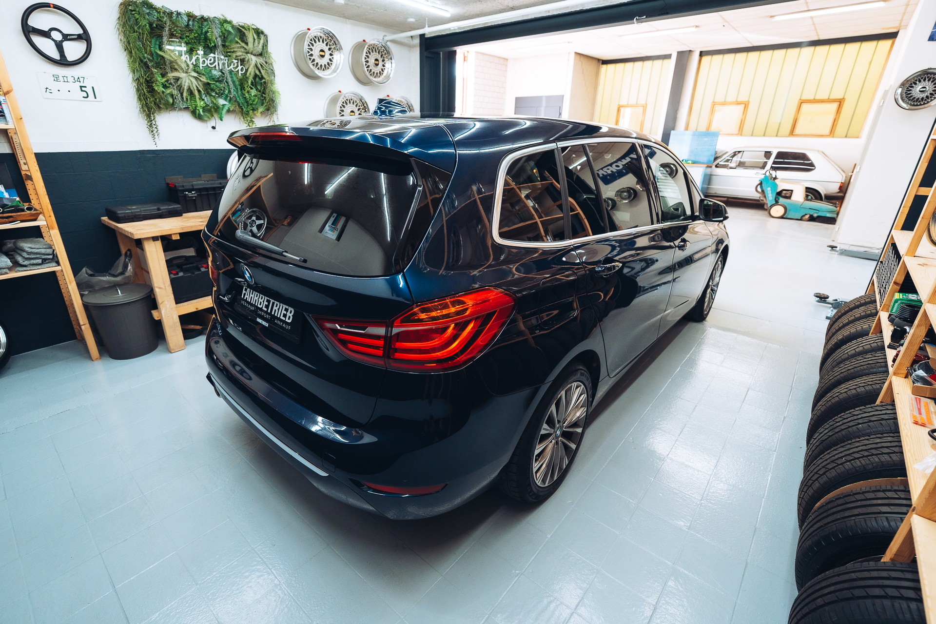 BMW 216i Gran Tourer Luxury Line-image-6