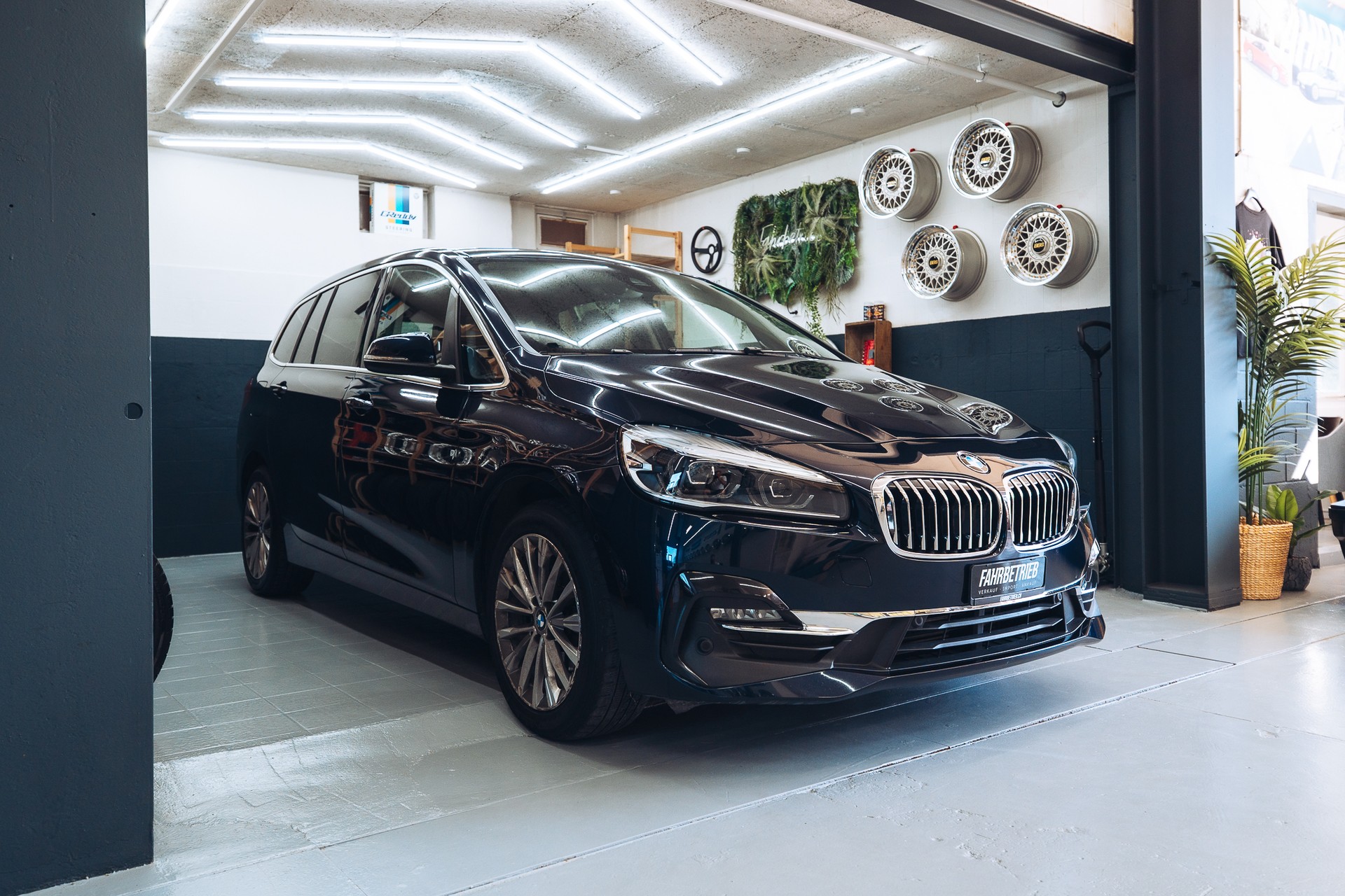 BMW 216i Gran Tourer Luxury Line-image-5