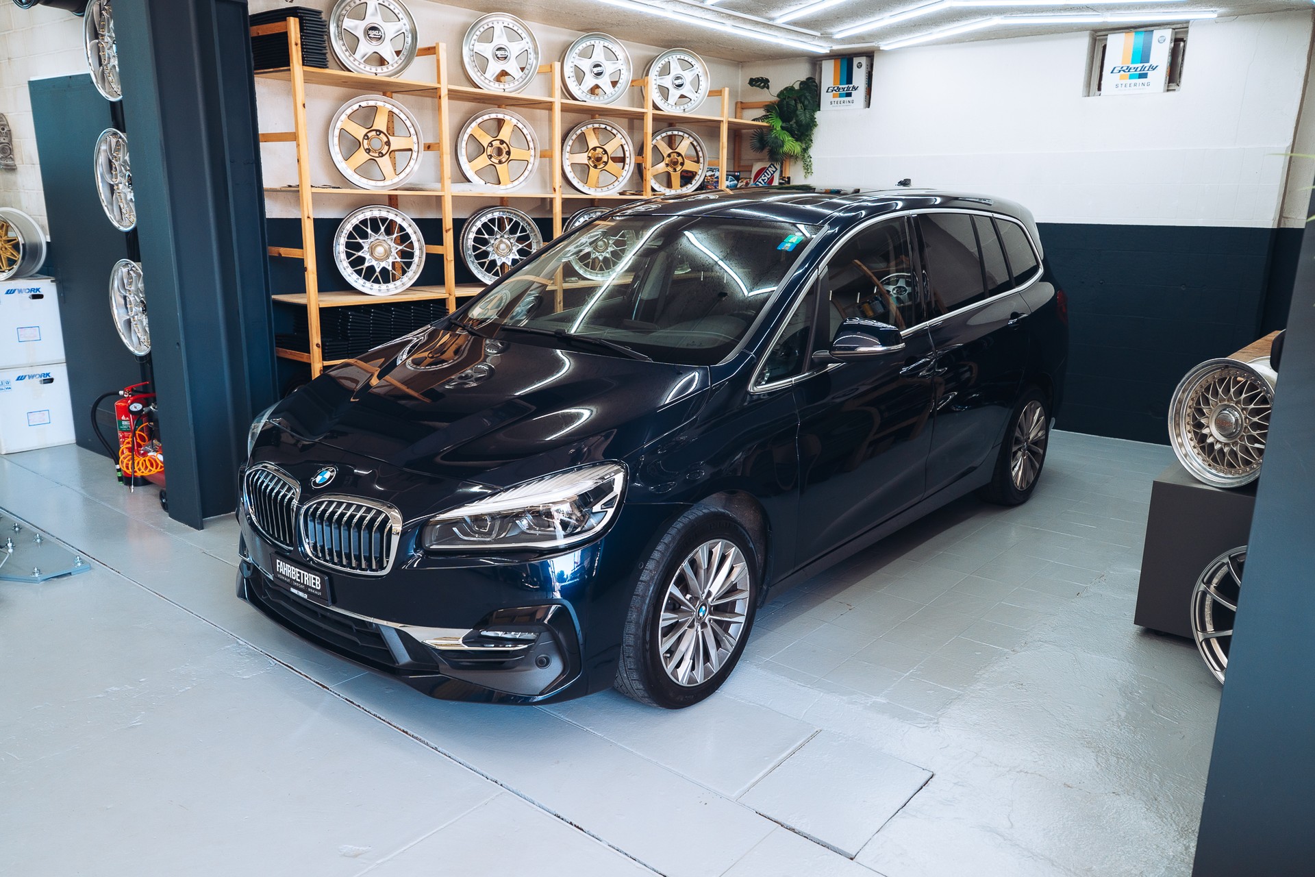 BMW 216i Gran Tourer Luxury Line-image-1