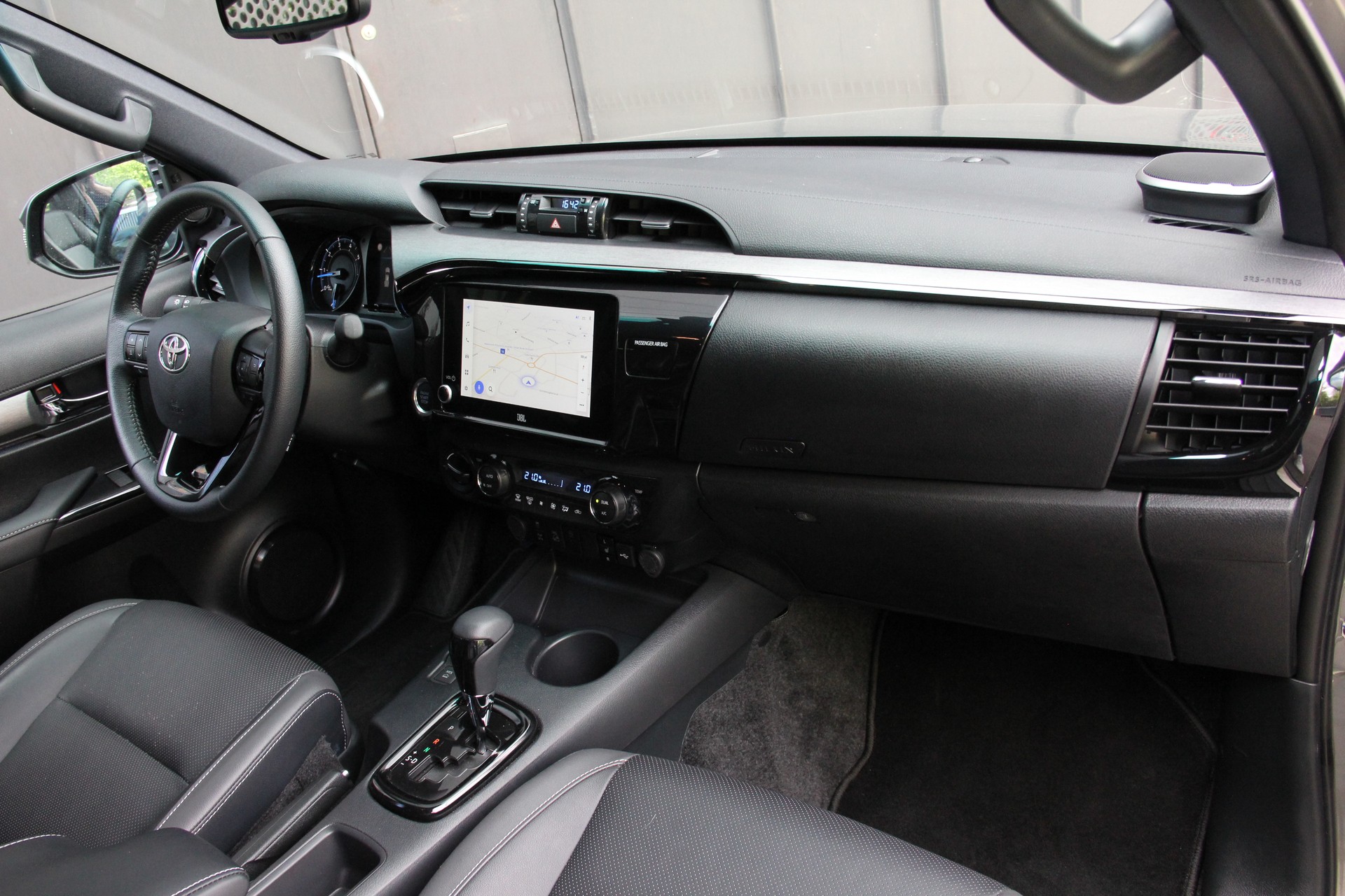 TOYOTA Hilux 2.8d MHEV Invincible Double Cab 4x4 *3500Kg-ANHÄNGEKUPPLUNG* -360°-KAMERA -LEDER -JBL-SOUND -4xSITZHEIZUNG-image-6