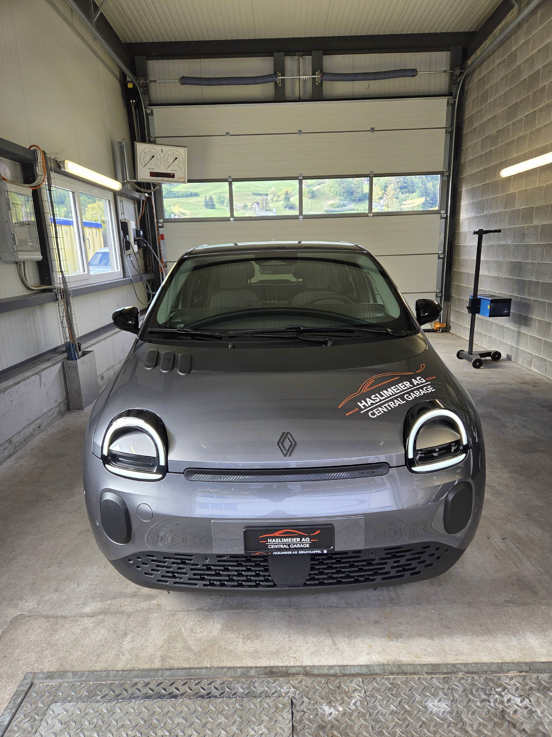 RENAULT Twingo E-Tech Urban Range techno-image-1