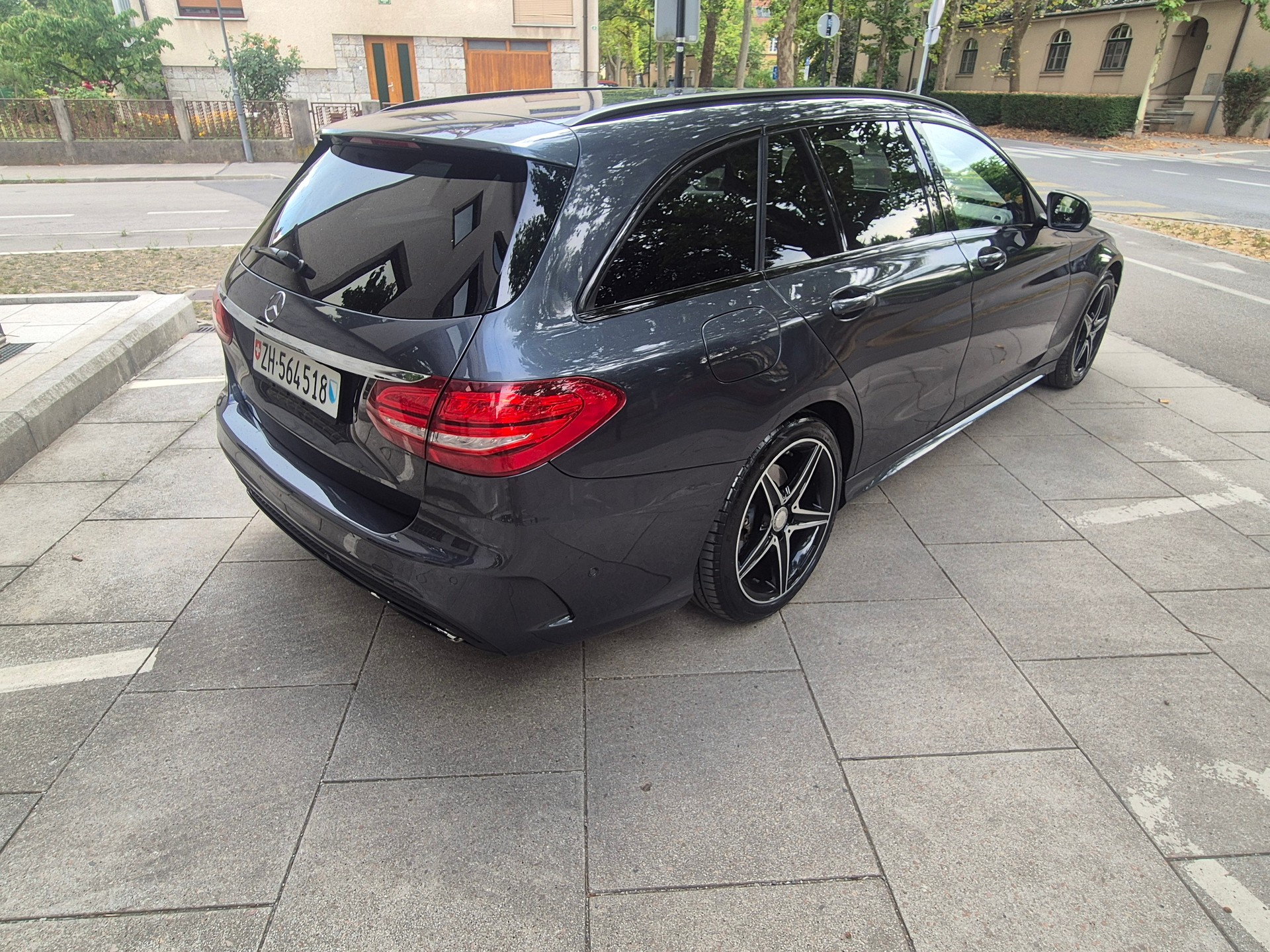 MERCEDES-BENZ C 200 AMG Line-image-4