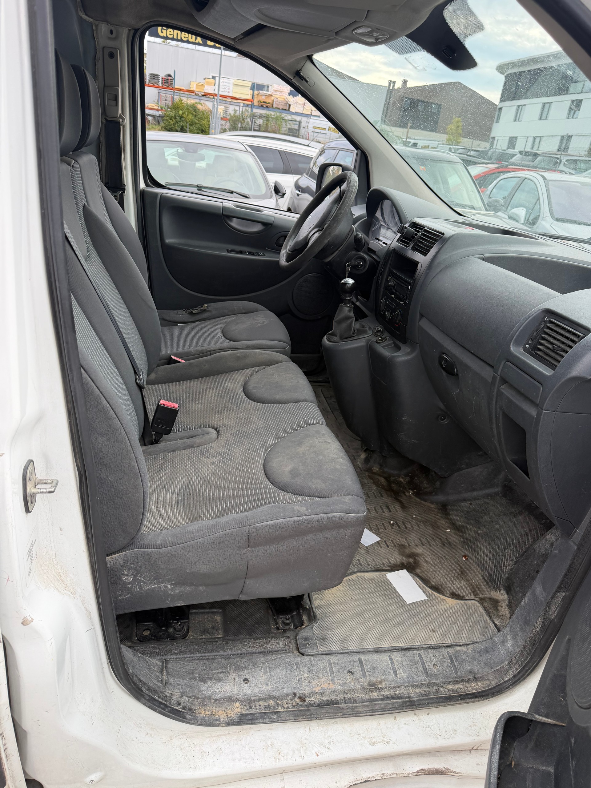 PEUGEOT Expert 2.0 HDi 229 L2H1-image-8