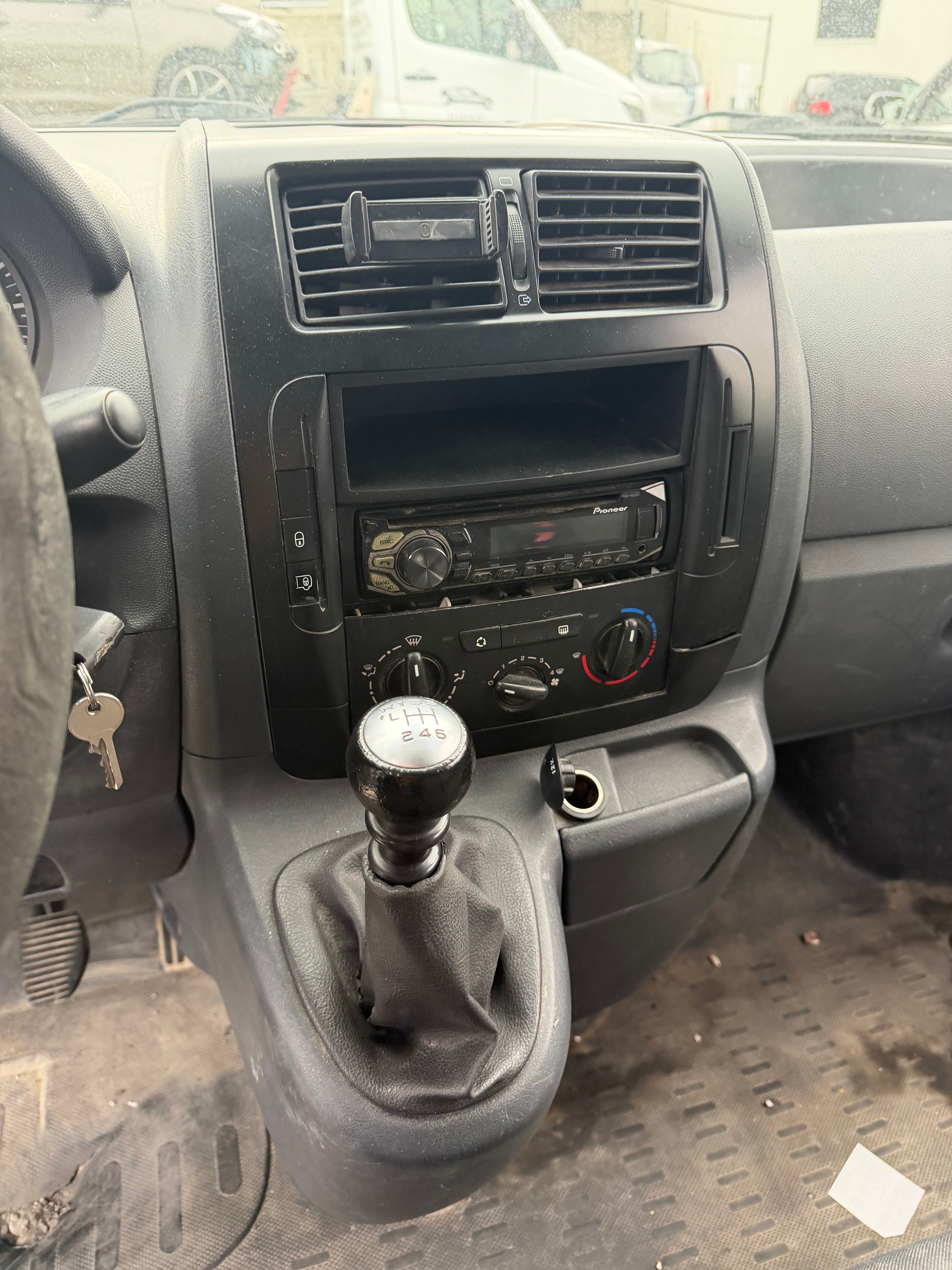 PEUGEOT Expert 2.0 HDi 229 L2H1-image-6