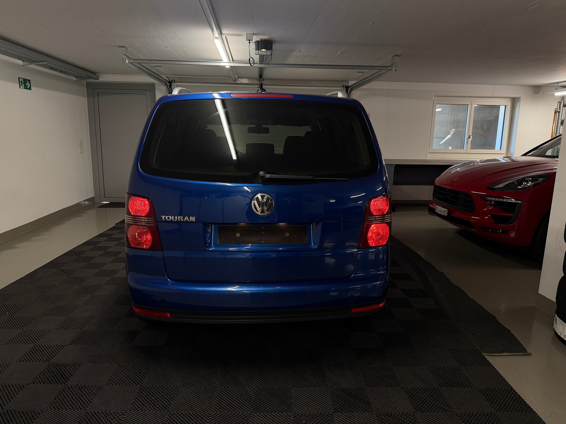 VW Touran 1.9 TDI Highline DSG-image-4