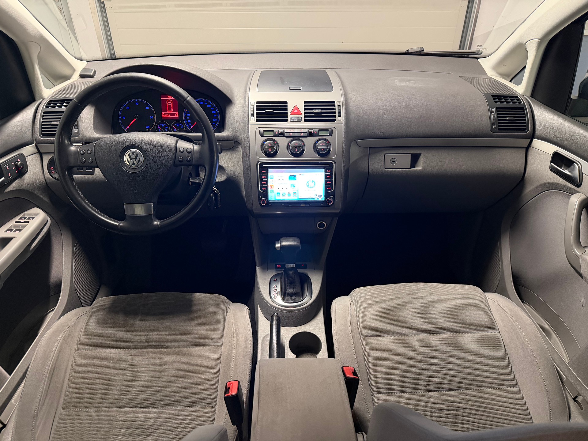 VW Touran 1.9 TDI Highline DSG-image-11