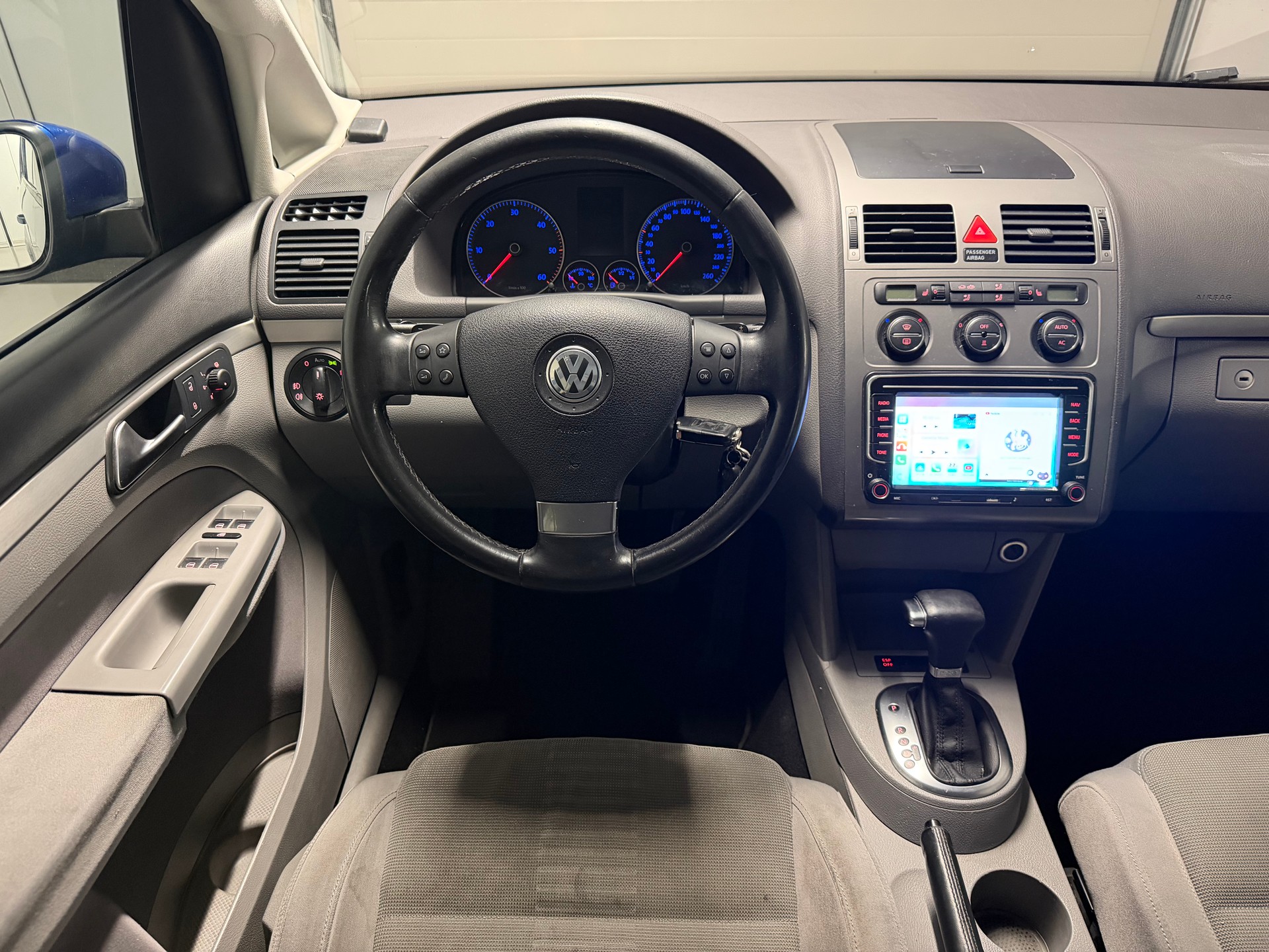 VW Touran 1.9 TDI Highline DSG-image-12