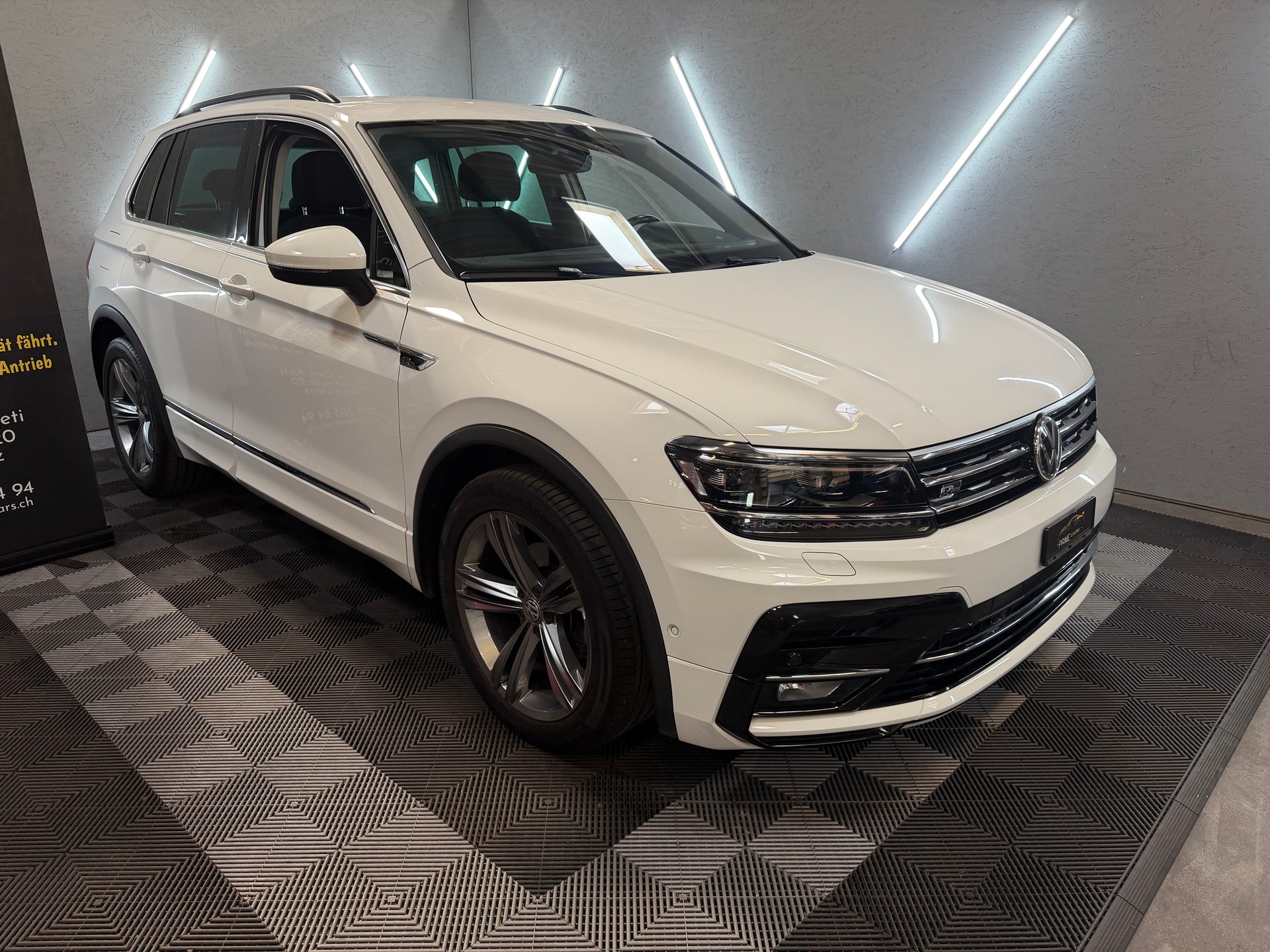 VW Tiguan 1.5TSI Evo Comfortline DSG R-Line Exterieur-image-2