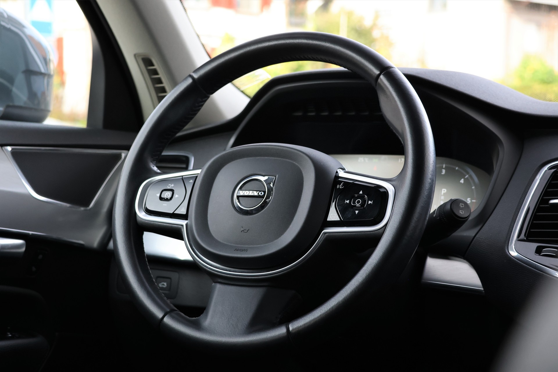 VOLVO XC90 D5 AWD Momentum Geartronic (CH) 7 Plätzer-image-15