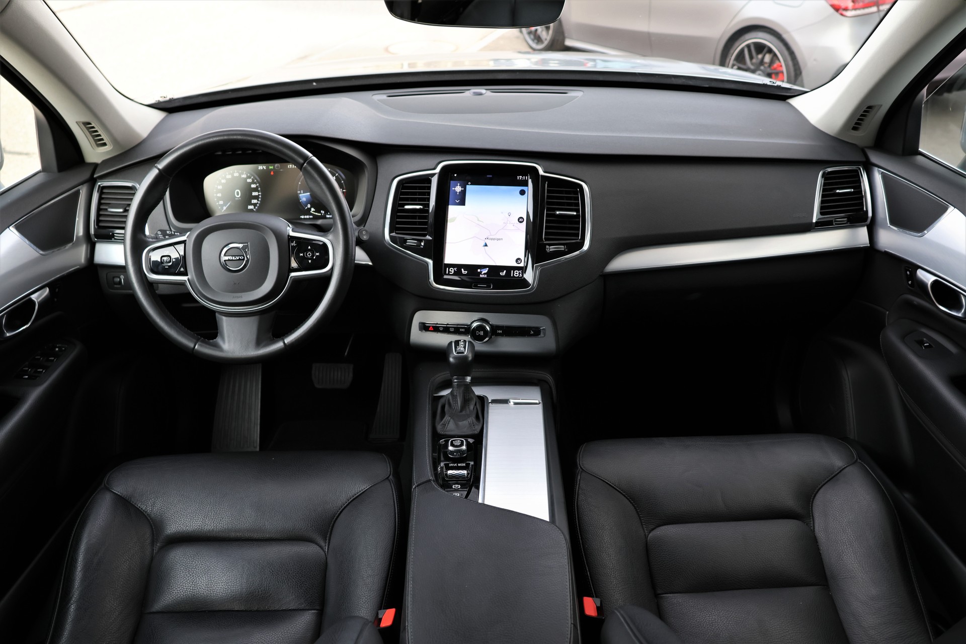 VOLVO XC90 D5 AWD Momentum Geartronic (CH) 7 Plätzer-image-16