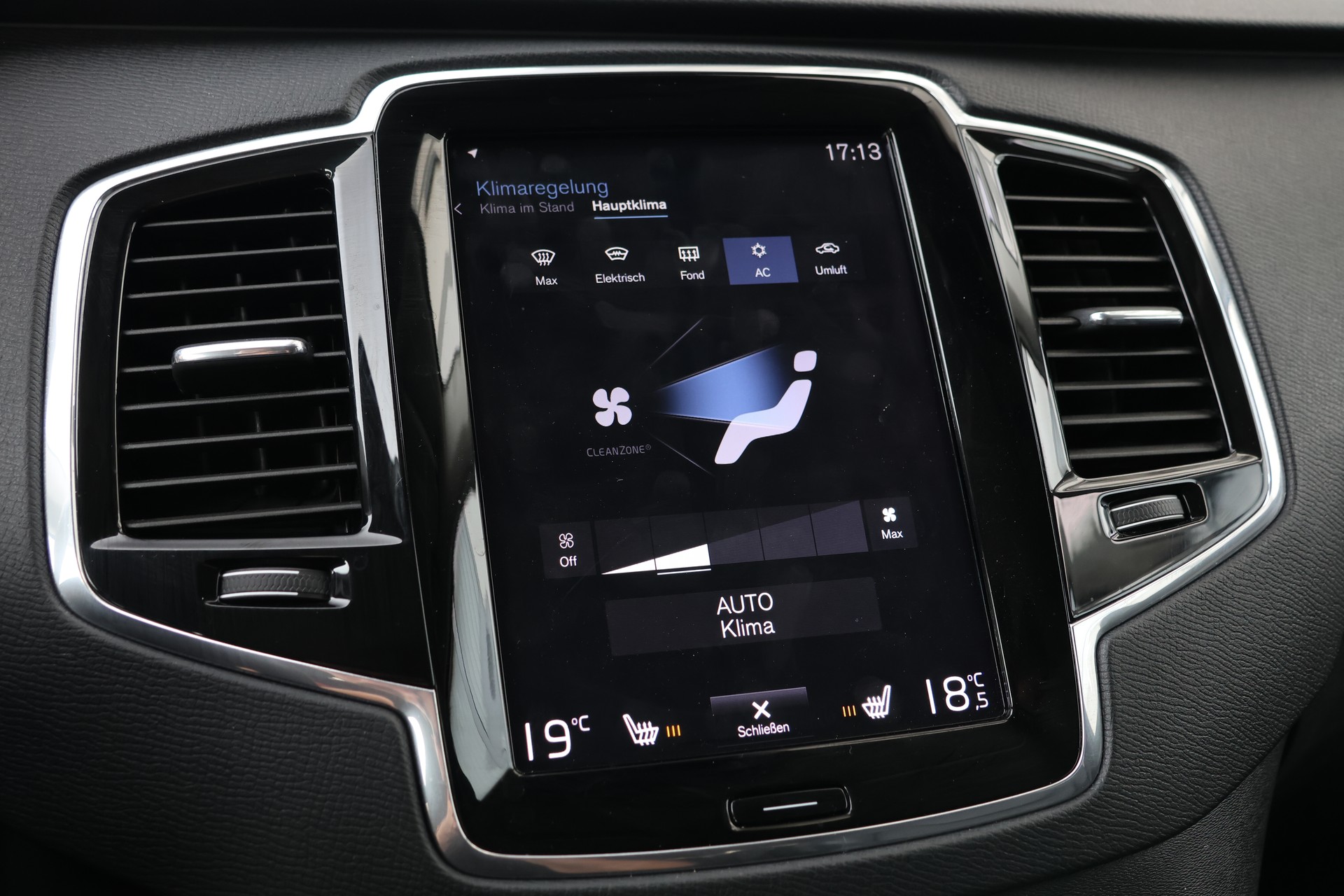 VOLVO XC90 D5 AWD Momentum Geartronic (CH) 7 Plätzer-image-22