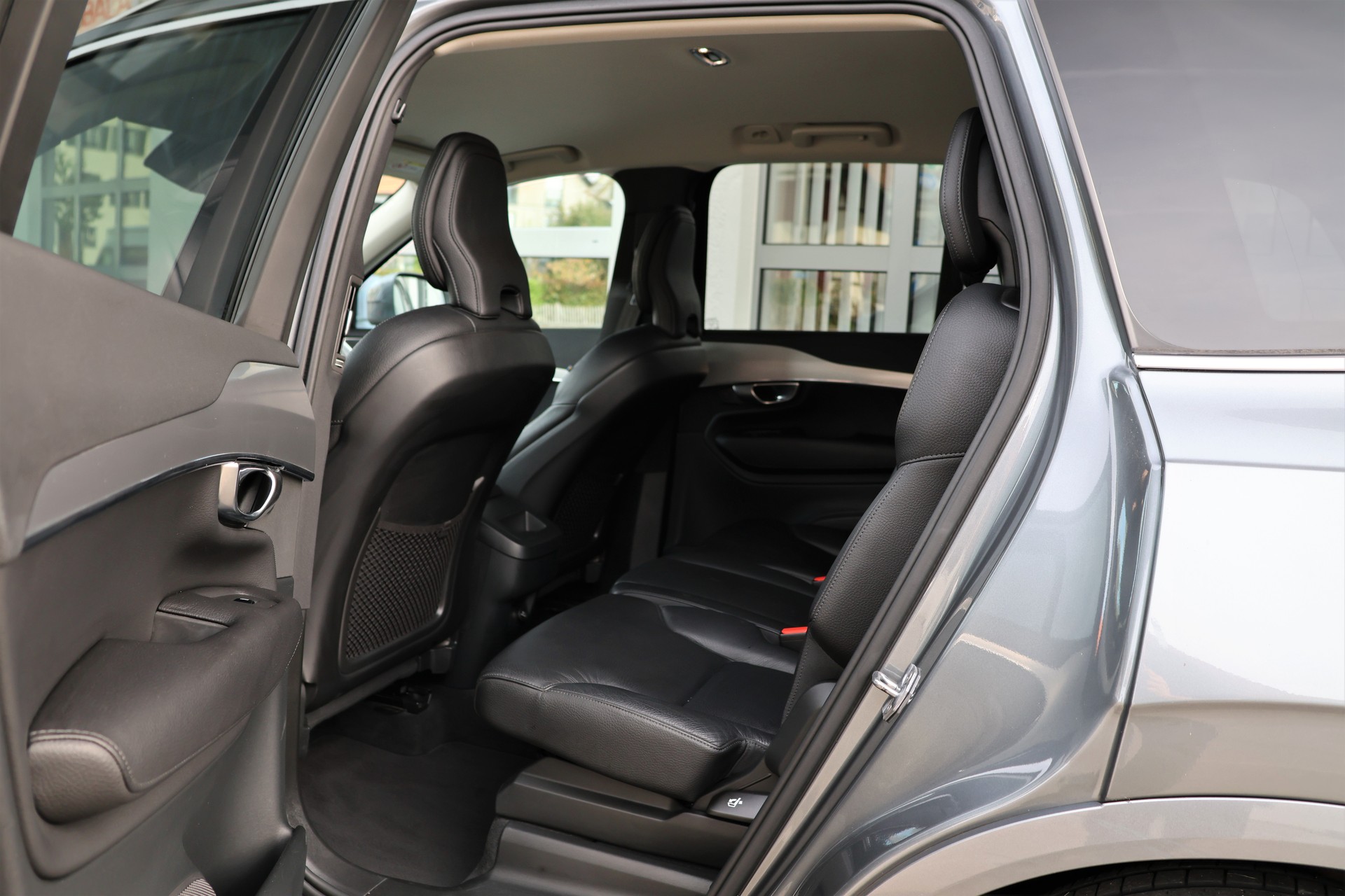 VOLVO XC90 D5 AWD Momentum Geartronic (CH) 7 Plätzer-image-12