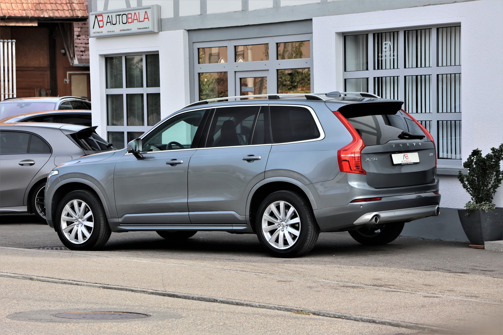 VOLVO XC90 D5 AWD Momentum Geartronic (CH) 7 Plätzer-image-4
