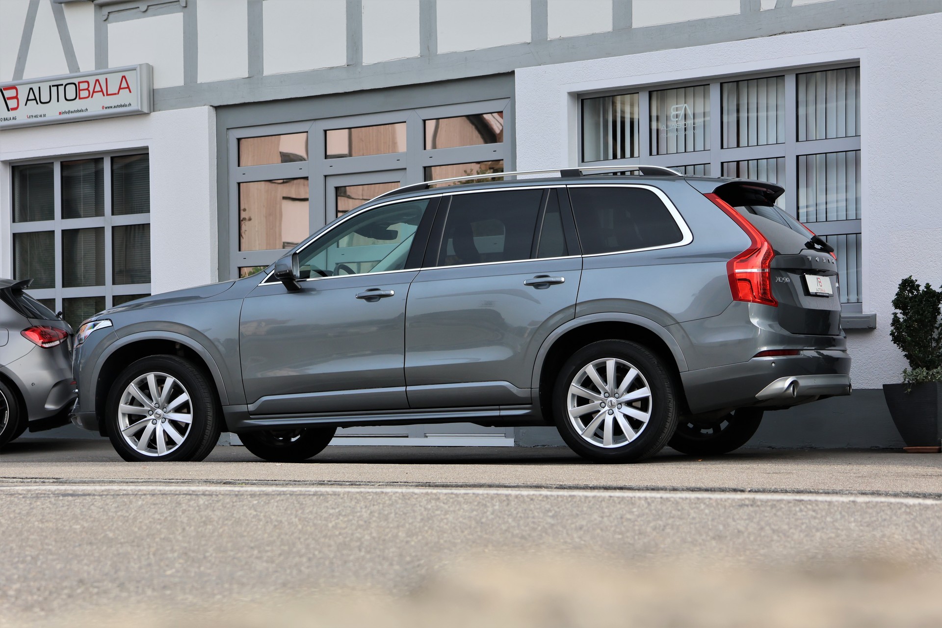 VOLVO XC90 D5 AWD Momentum Geartronic (CH) 7 Plätzer-showroom-element-3