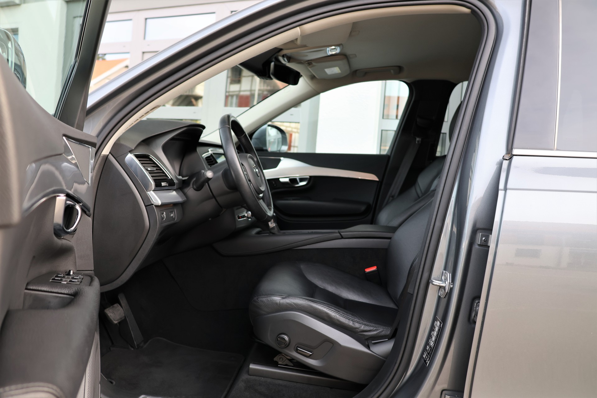 VOLVO XC90 D5 AWD Momentum Geartronic (CH) 7 Plätzer-image-9
