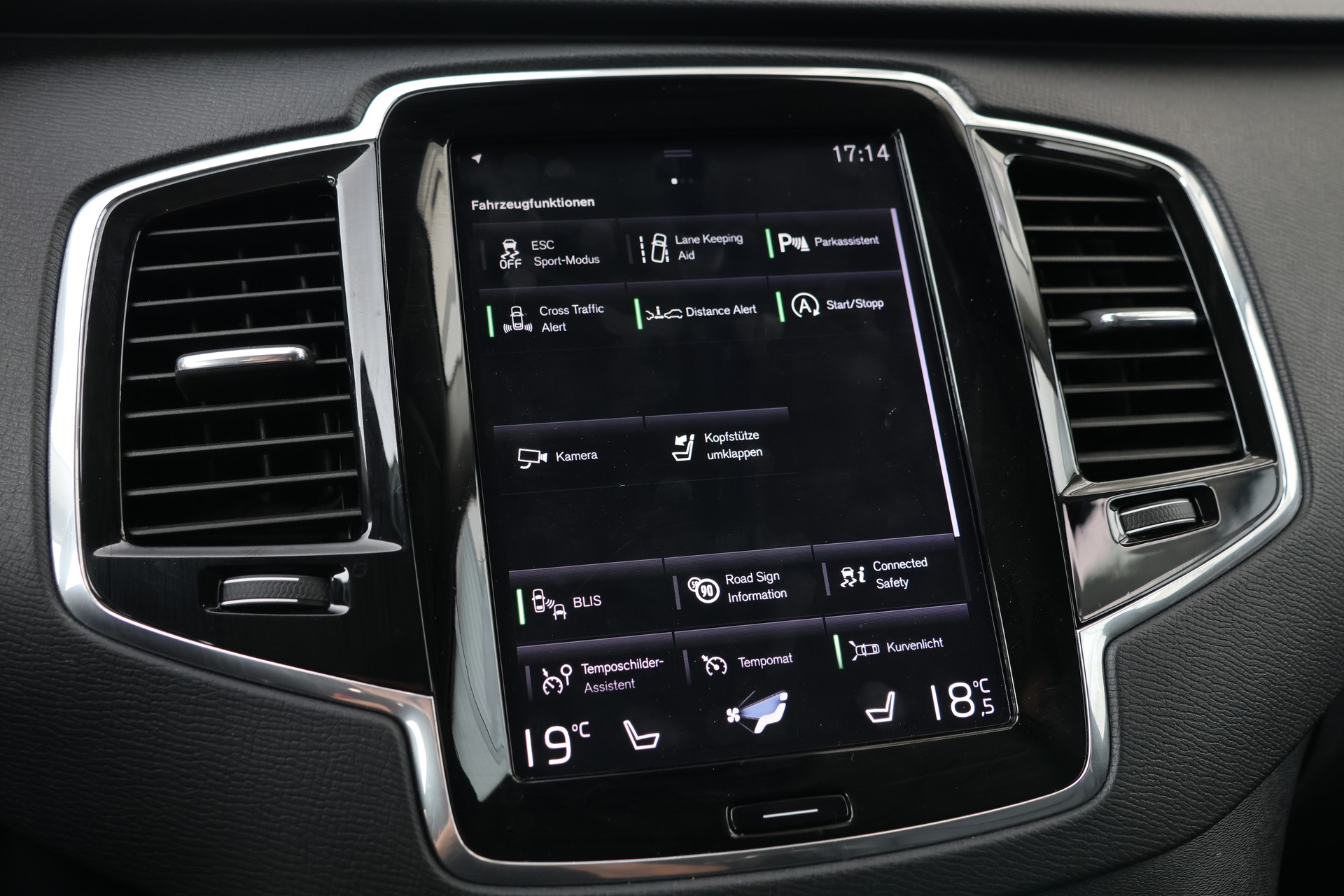 VOLVO XC90 D5 AWD Momentum Geartronic (CH) 7 Plätzer-image-23