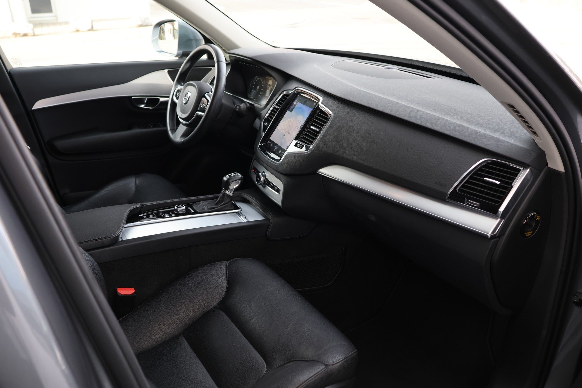 VOLVO XC90 D5 AWD Momentum Geartronic (CH) 7 Plätzer-image-18