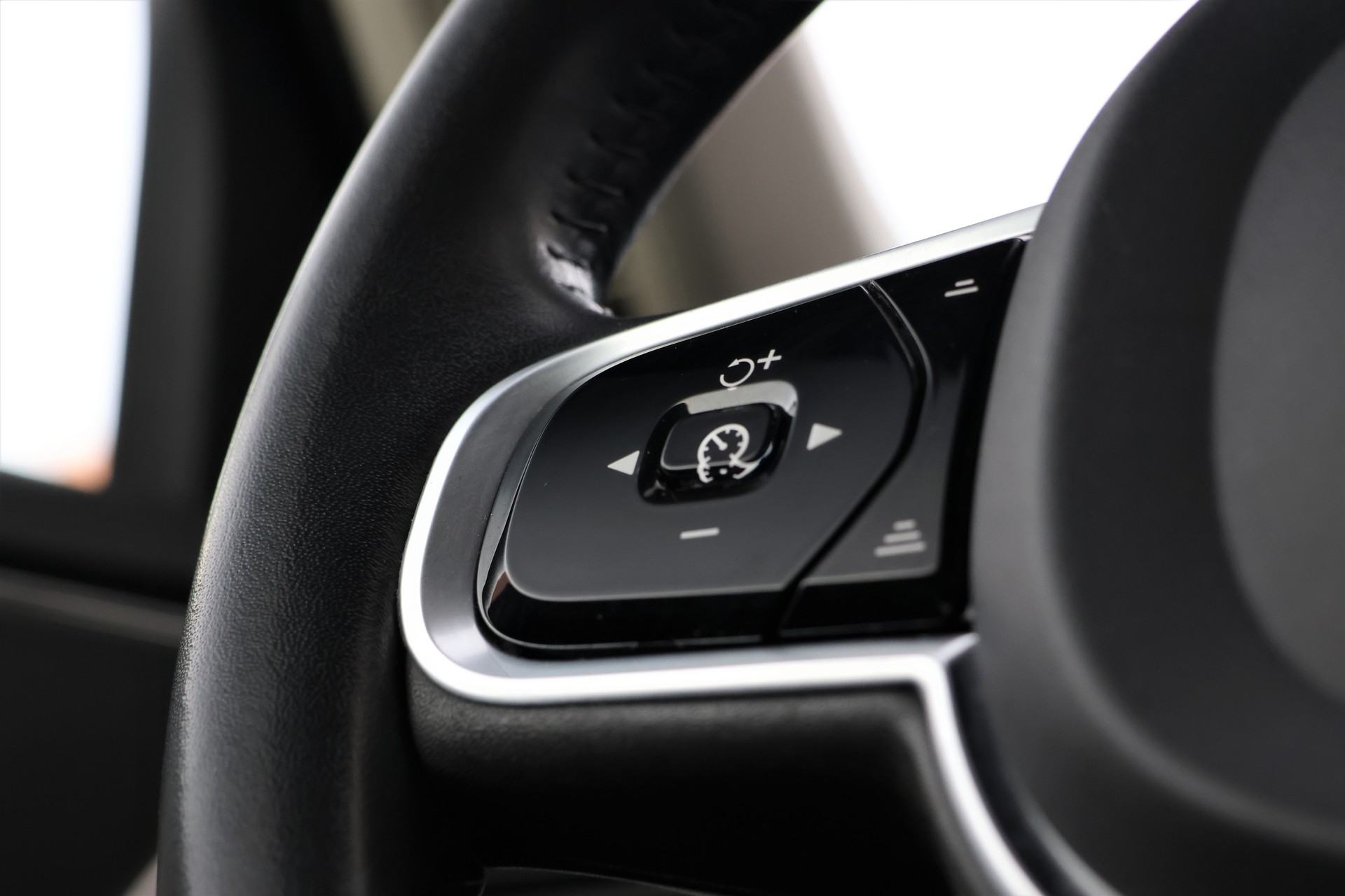 VOLVO XC90 D5 AWD Momentum Geartronic (CH) 7 Plätzer-image-17