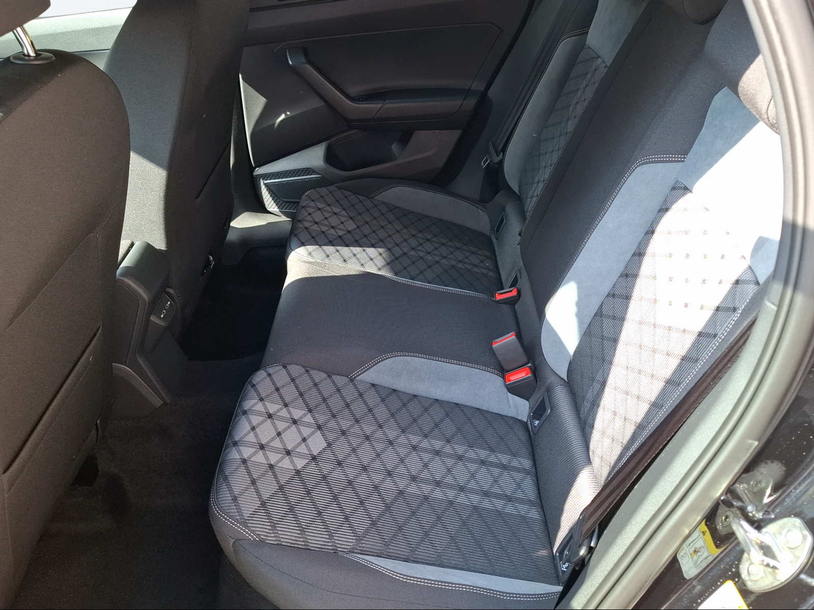 VW Polo 1.0 TSI R-Line United DSG-image-13