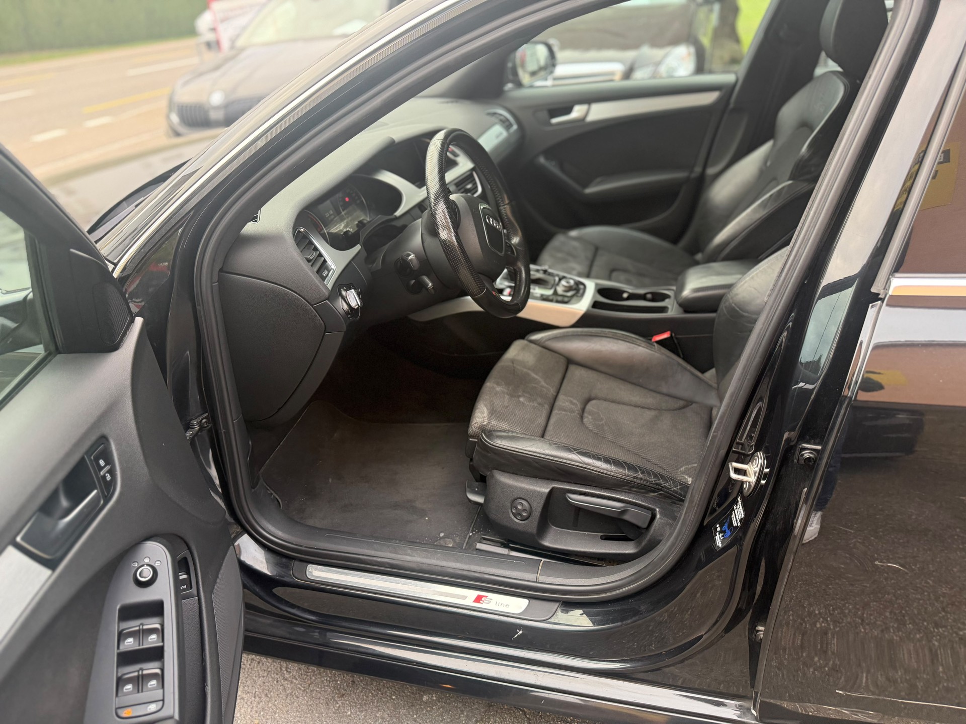 AUDI A4 S-Line-image-8