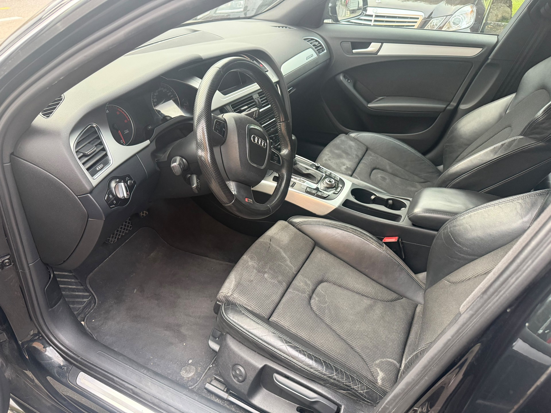 AUDI A4 S-Line-image-11