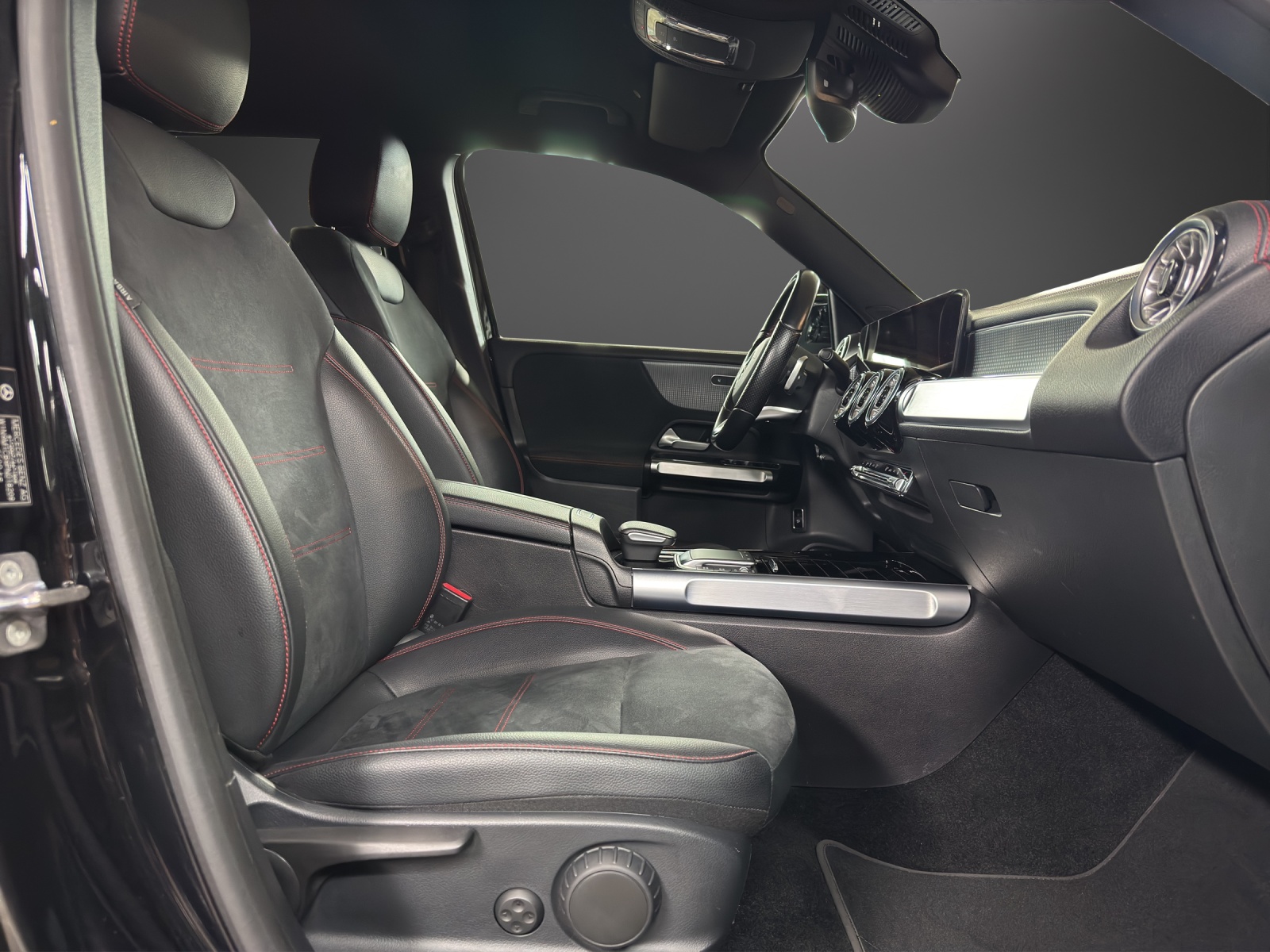 MERCEDES-BENZ EQB 350 AMG Line 4Matic-image-11