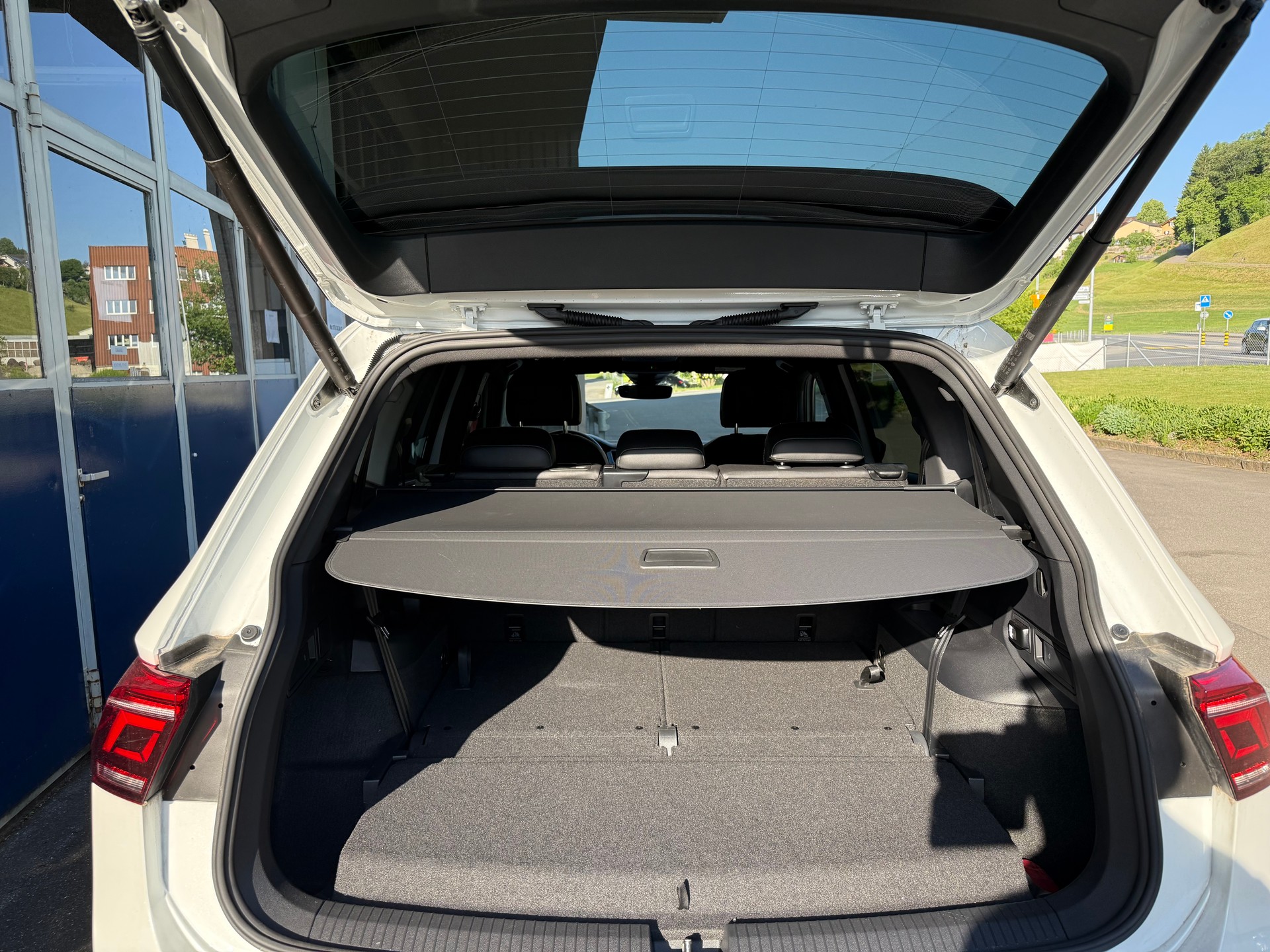VW Tiguan Allspace 2.0TSI R-Line 4Motion DSG-image-4