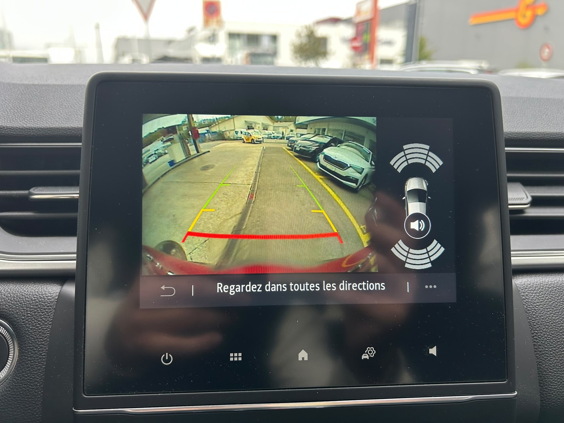 RENAULT Captur 1.6 E-Tech 145 E-Tech Engineered DHT-image-15