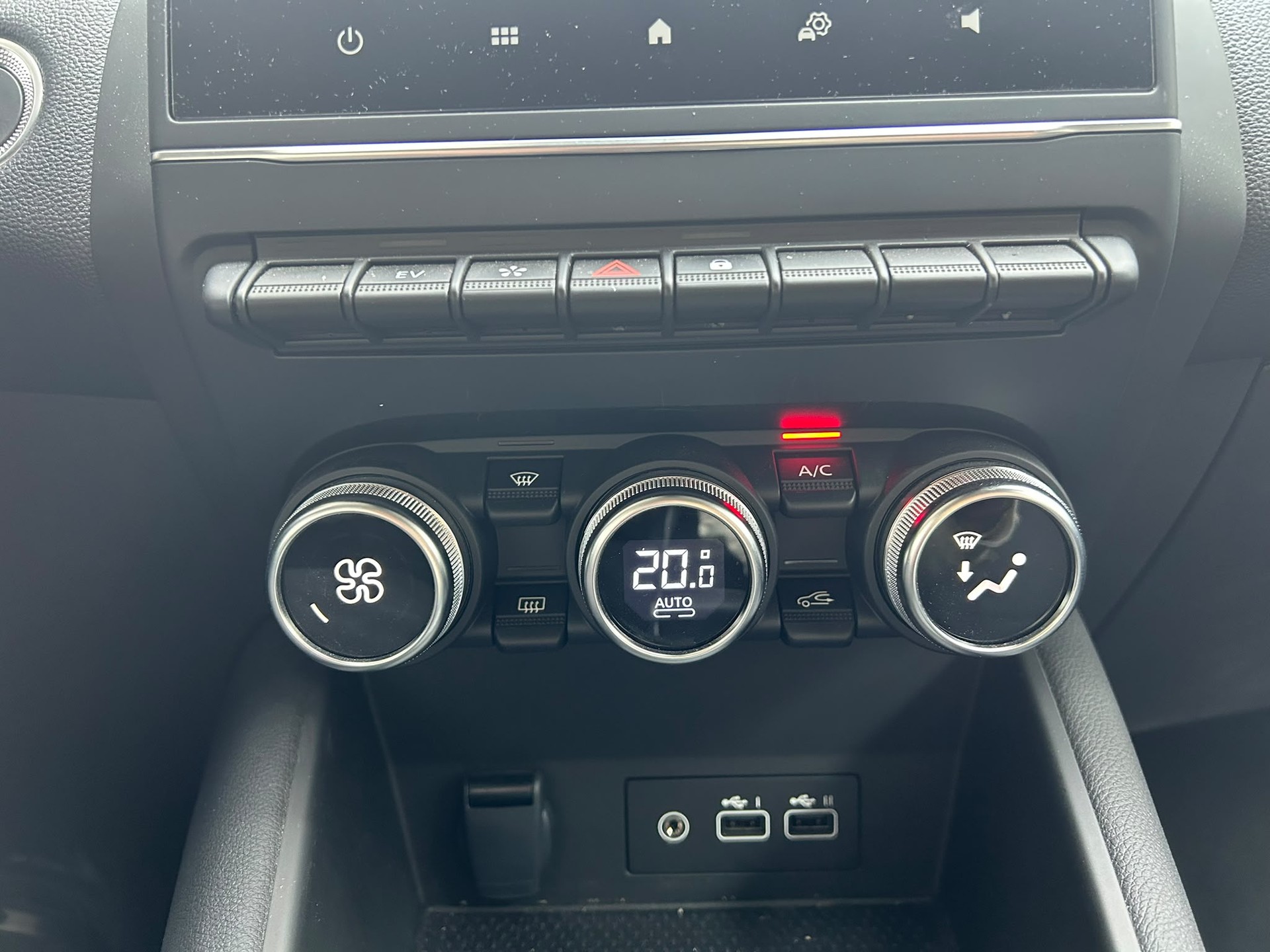 RENAULT Captur 1.6 E-Tech 145 E-Tech Engineered DHT-image-13