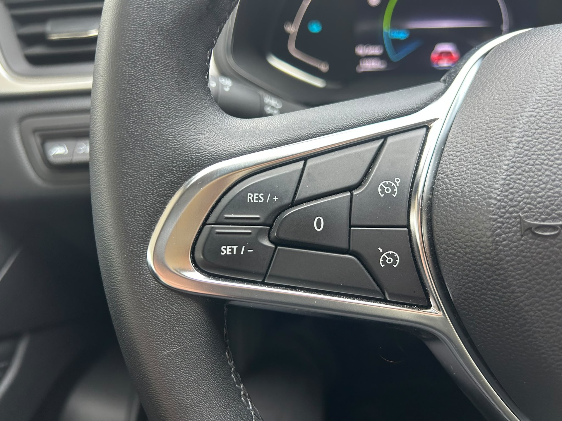 RENAULT Captur 1.6 E-Tech 145 E-Tech Engineered DHT-image-10
