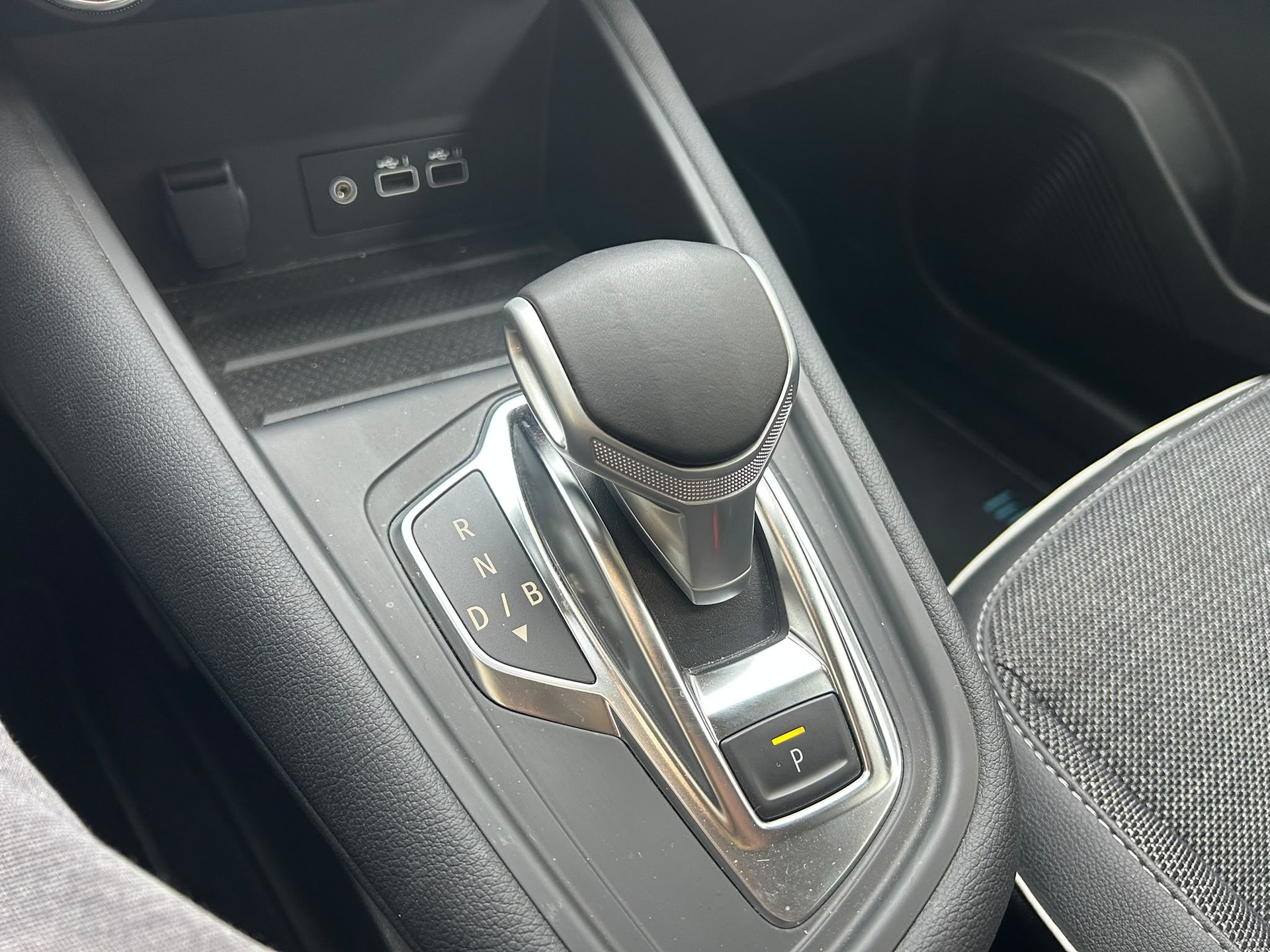 RENAULT Captur 1.6 E-Tech 145 E-Tech Engineered DHT-image-12
