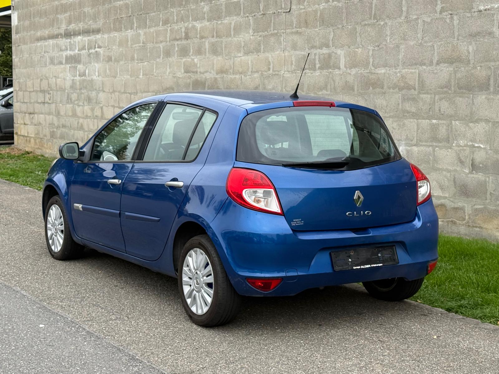 RENAULT Clio 1.2 16V Turbo Exception-image-2