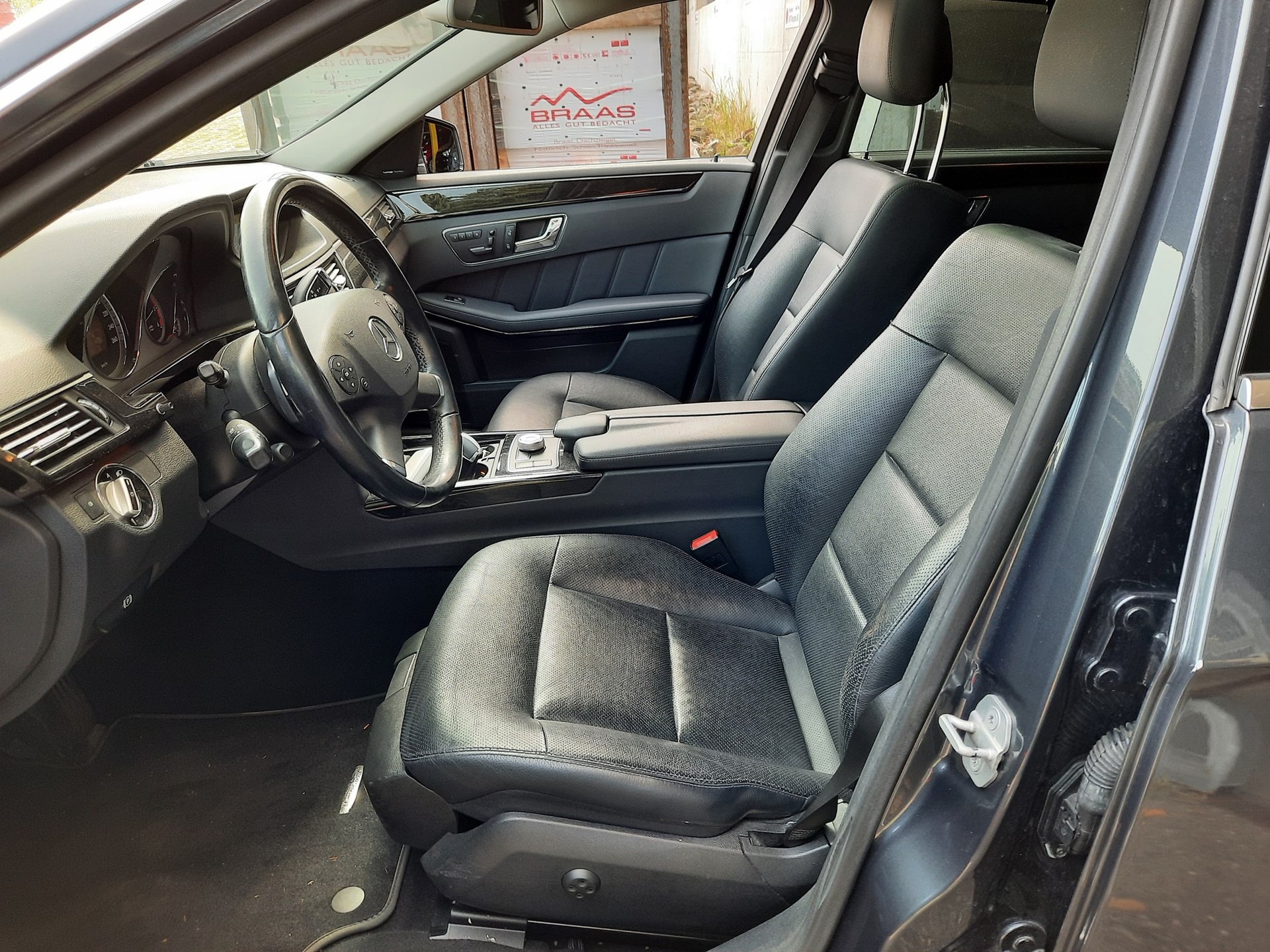 MERCEDES-BENZ E 350 CDI BlueEff. Avantgarde 4Matic 7G-Tronic-image-11