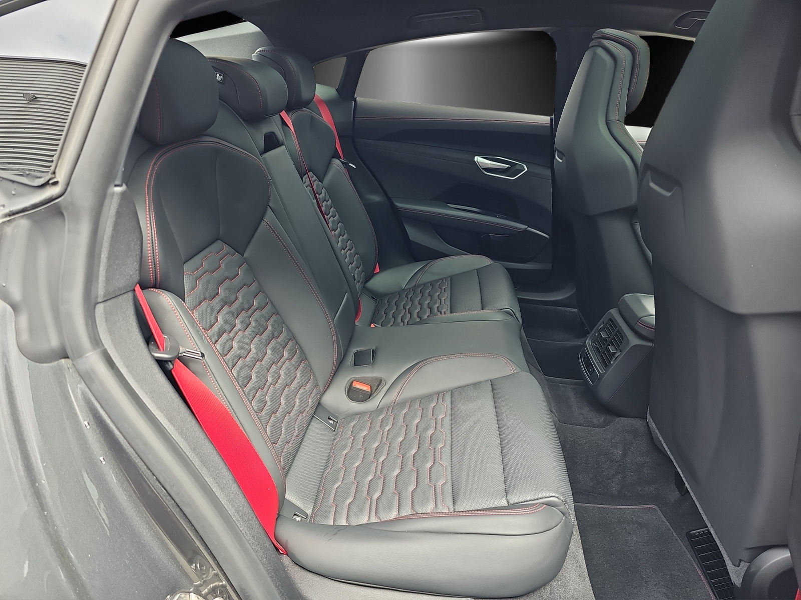 AUDI RS e-tron GT quattro-image-8
