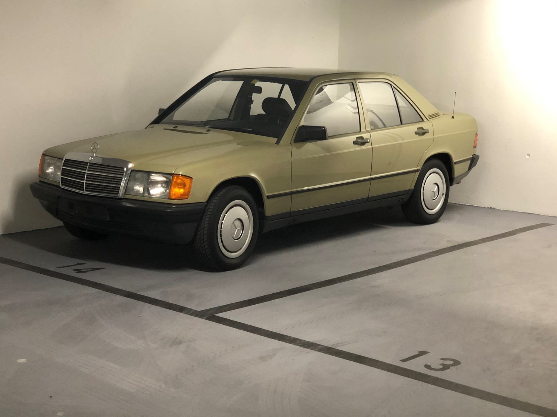 MERCEDES-BENZ 190 E 2.0-image-12