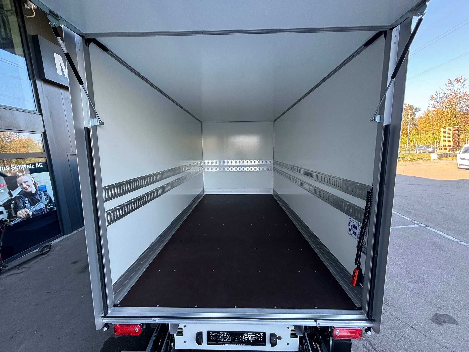 MAN TGE 3.180 Lang A-image-12