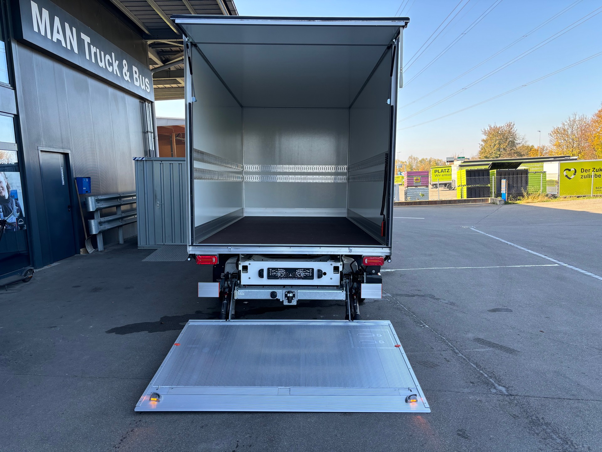 MAN TGE 3.180 Lang A-image-9