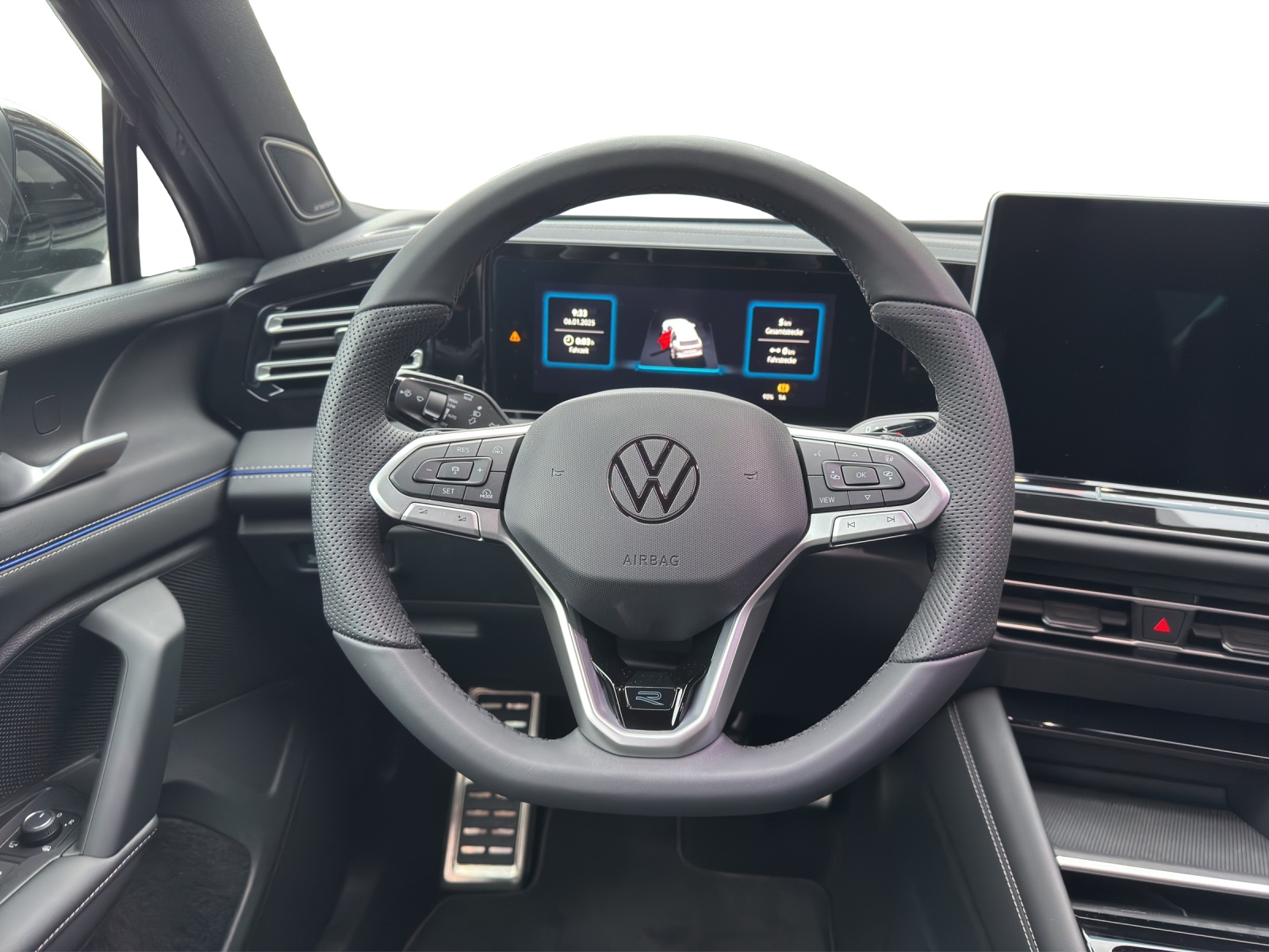 VW Tiguan 2.0 TDI SCR R-Line 4Motion DSG-image-9
