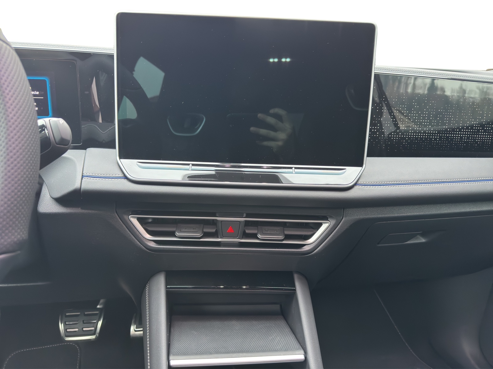 VW Tiguan 2.0 TDI SCR R-Line 4Motion DSG-image-11