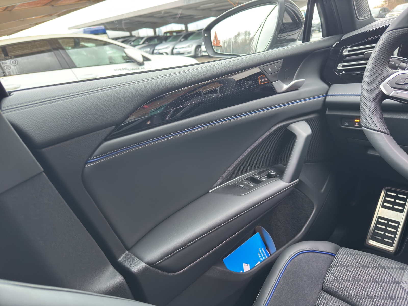 VW Tiguan 2.0 TDI SCR R-Line 4Motion DSG-image-12