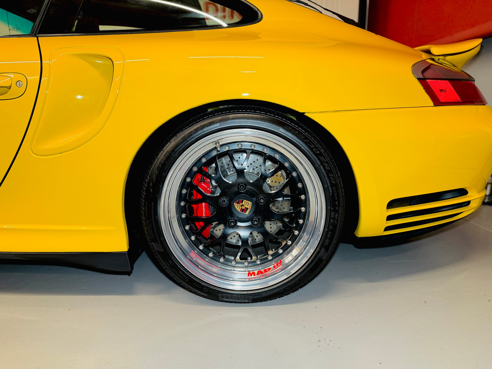 PORSCHE 911 Turbo „Speedgelb“ & Porsche Exclusive Carbon-image-3